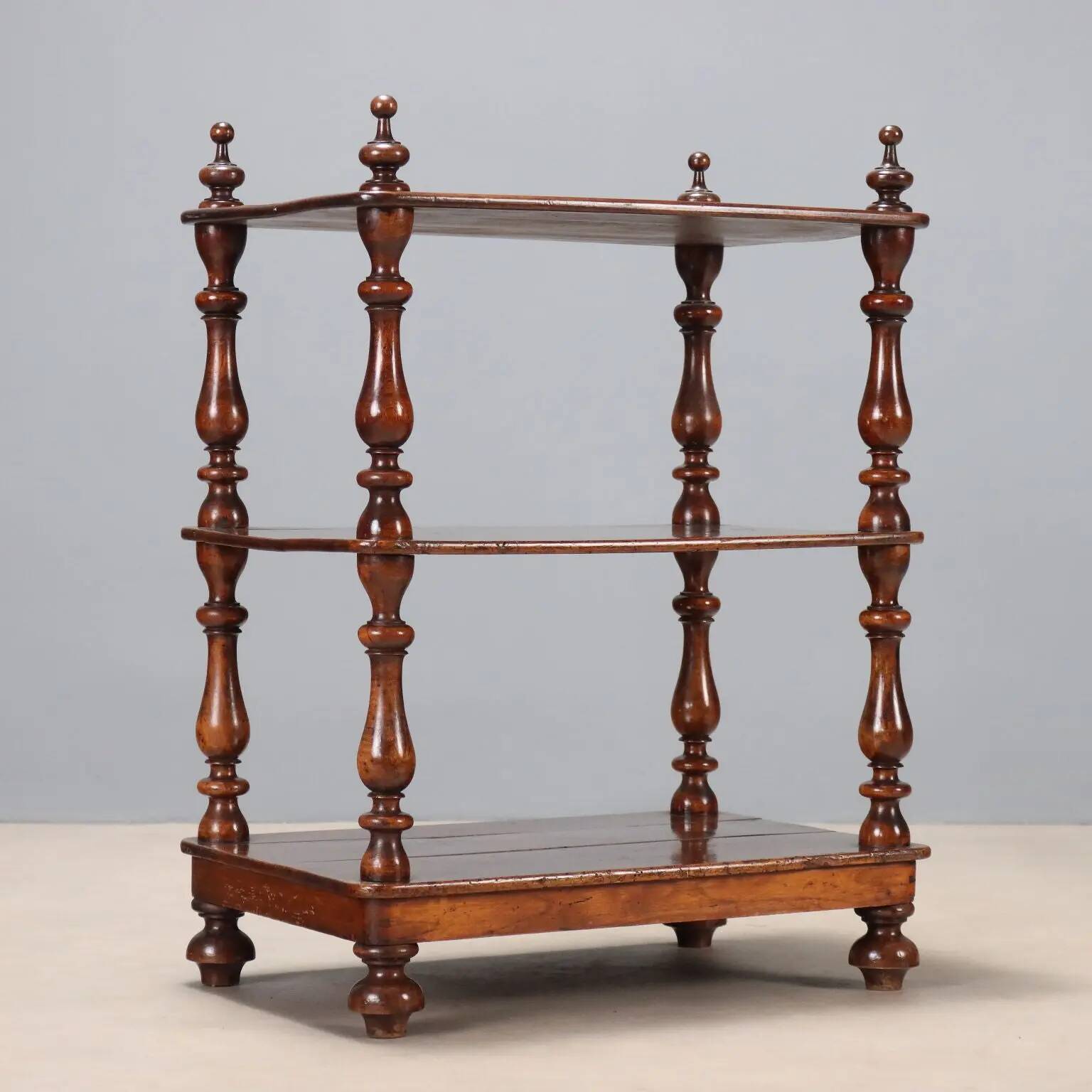 Walnut shelf, Italy, 19th century