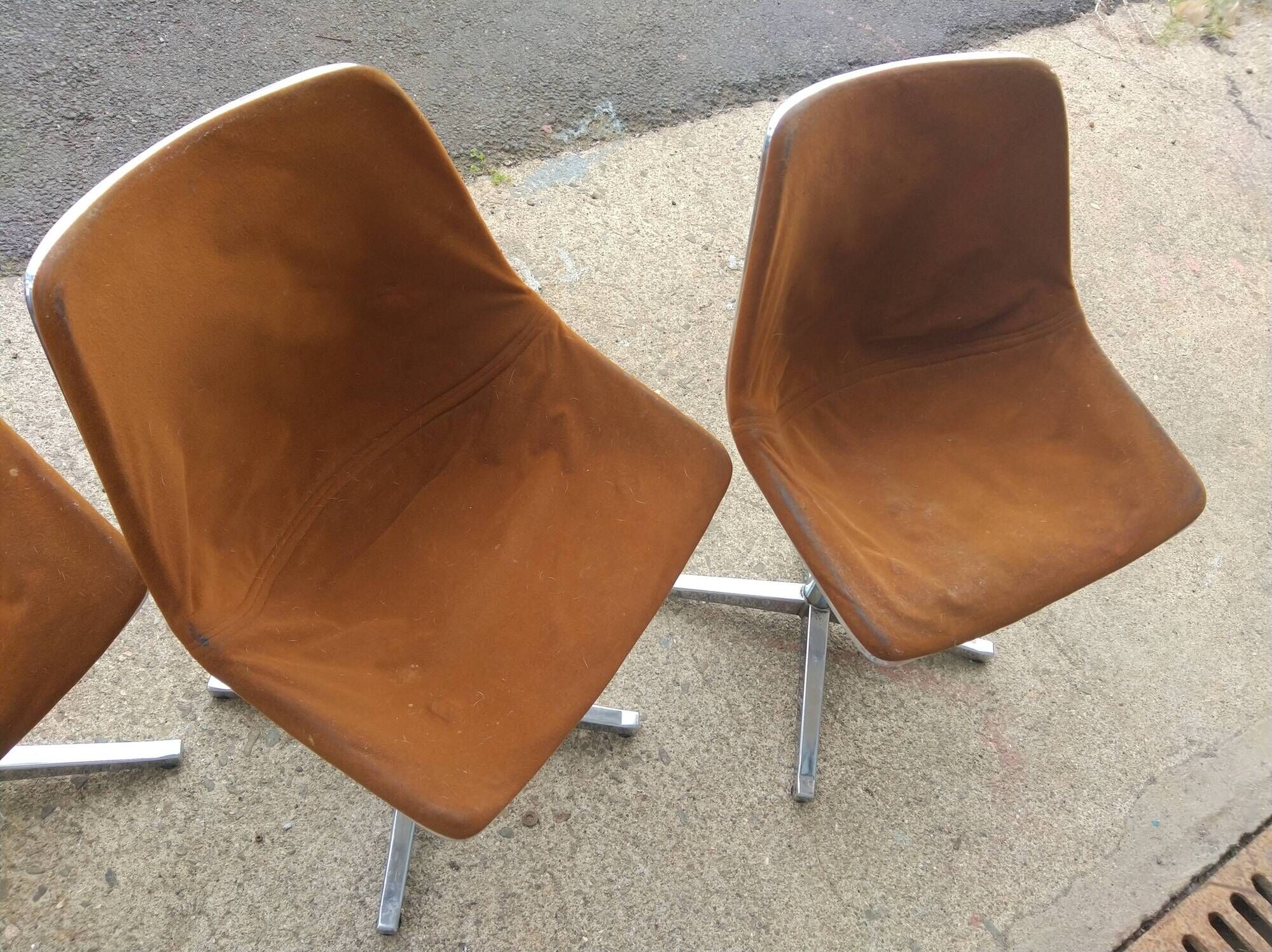Set of 2 monohull and rotating chairs by Schweitzer for Lafargue S.A dated january 19