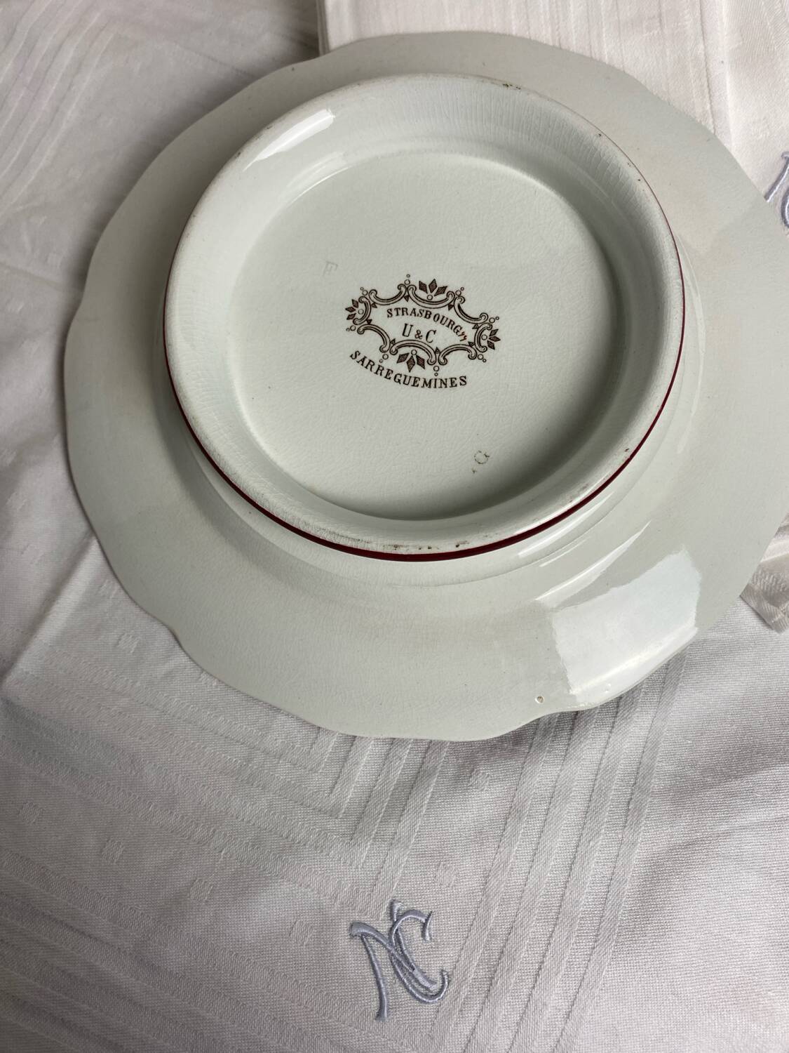 Sarreguemines plate on pedestal