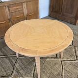 Extendable table with several options.