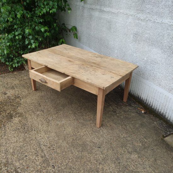 Coffee farmhouse table