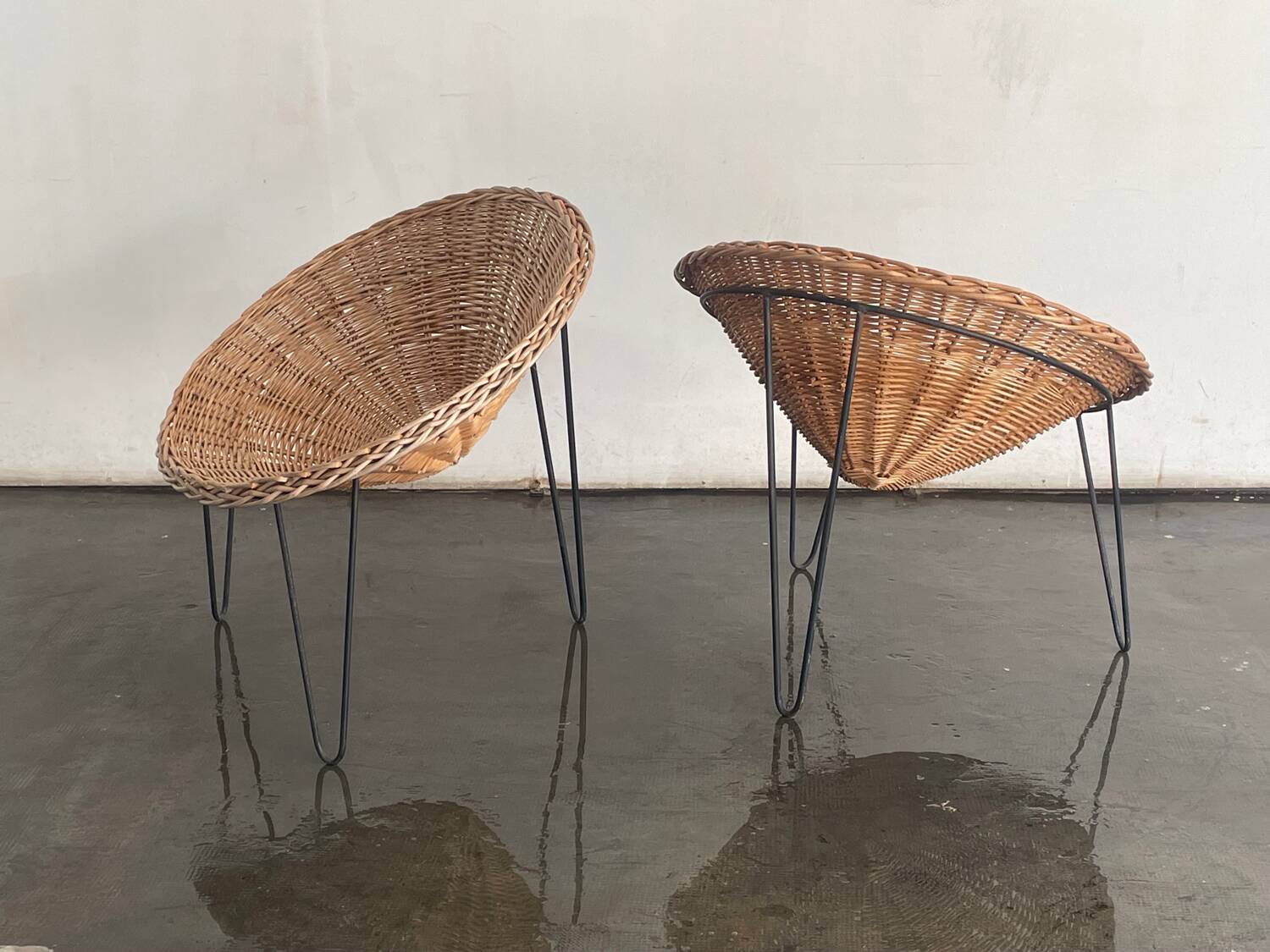 Paire de fauteuils de salon en rotin