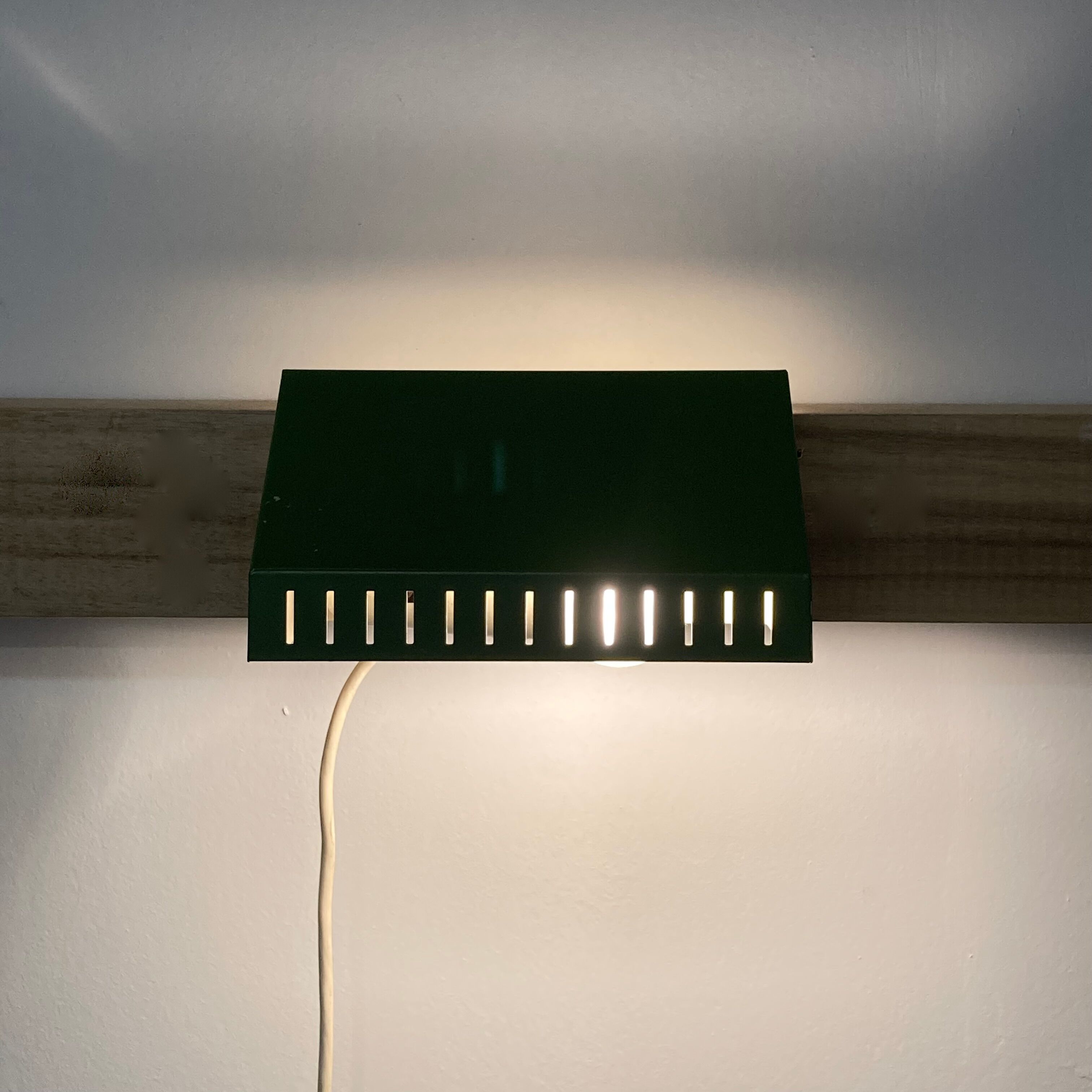 Green swivel wall lamp Scandinavian design 1950.