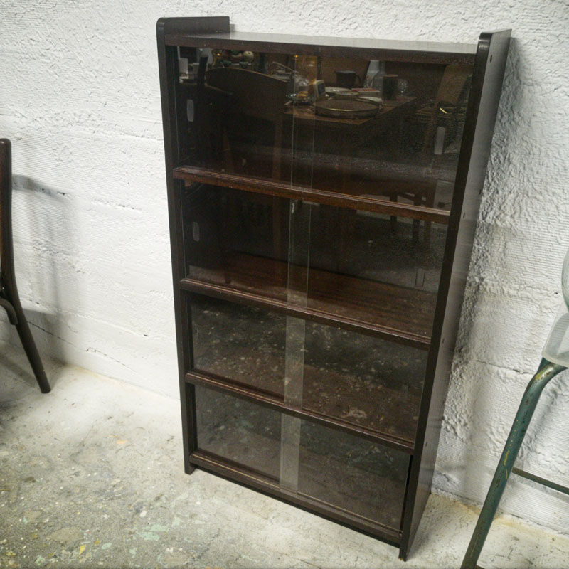 Vintage showcase library