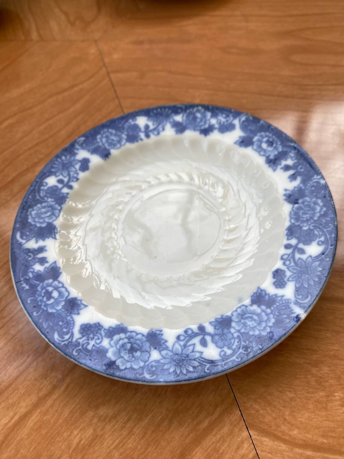 3 Japanese fine porcelain cups and saucers