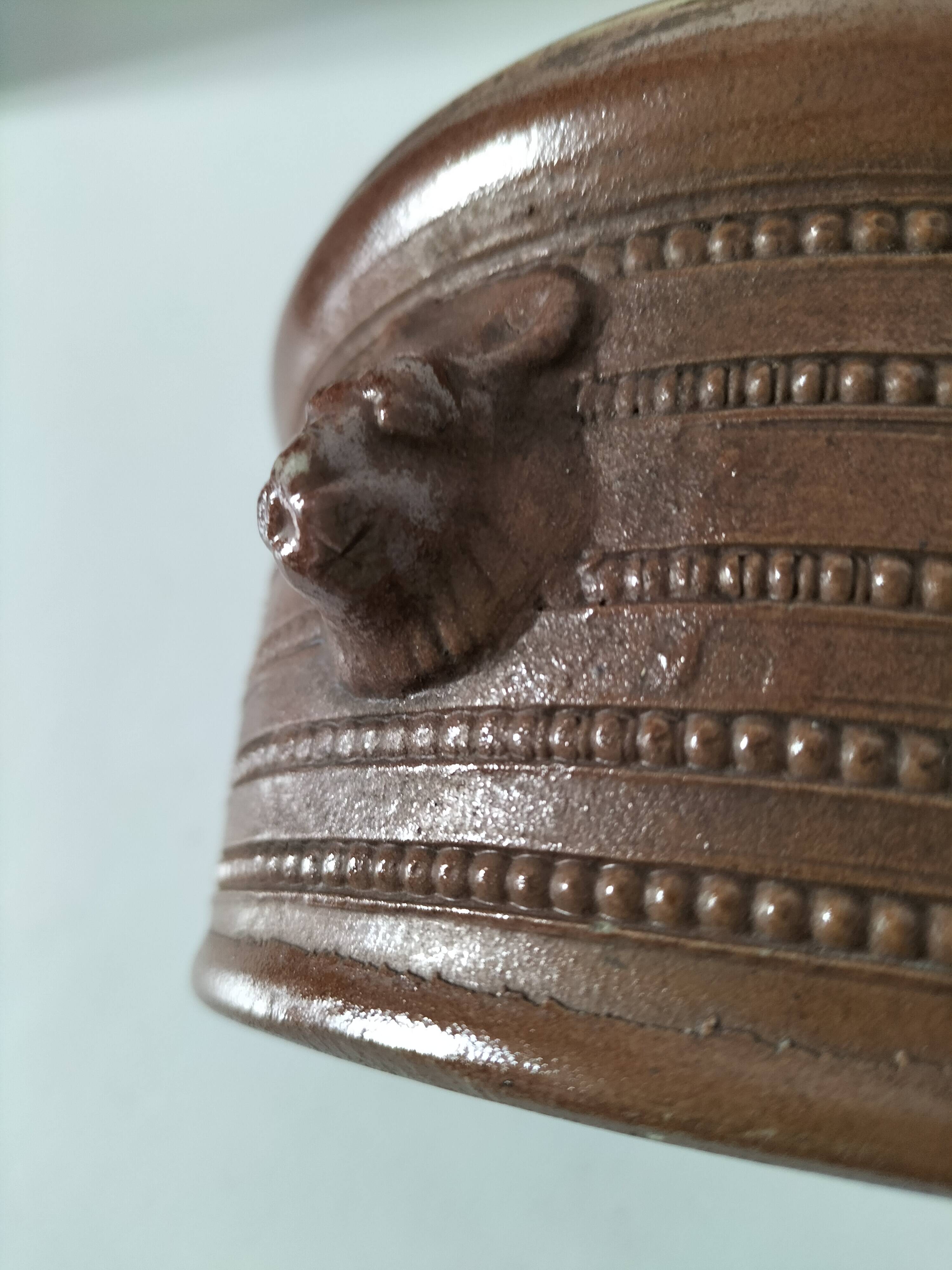 Stoneware pot Corneau Myennes decorated with hares
