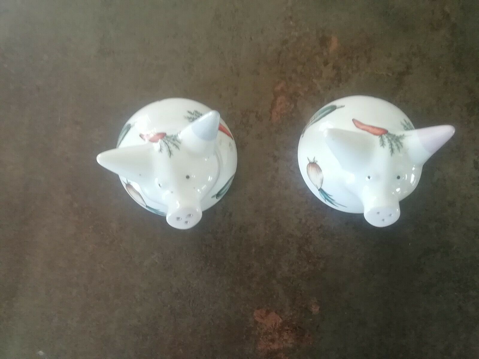 Salt and pepper shaker pig in faience