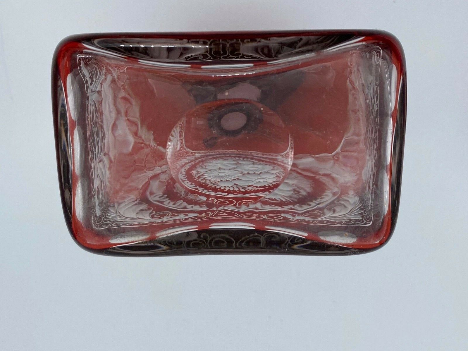 Tchecoslovakia 1930 crystal carafe engraved with ruby red grinder