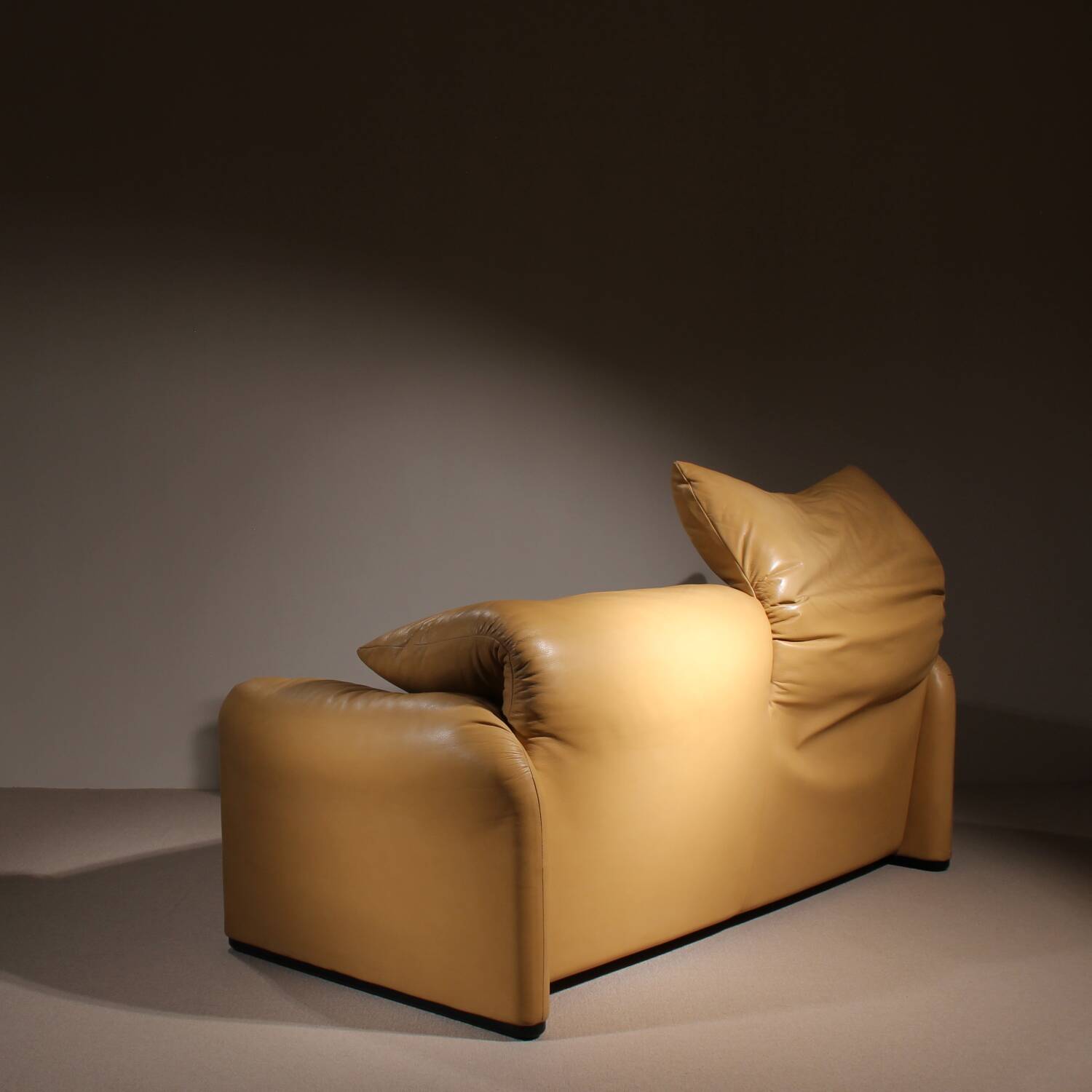 Leather Seating Group ‚Maralunga‘ by Vico Magistretti for Cassina