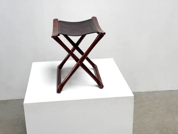 Tabouret en noyer par Ole Wanscher