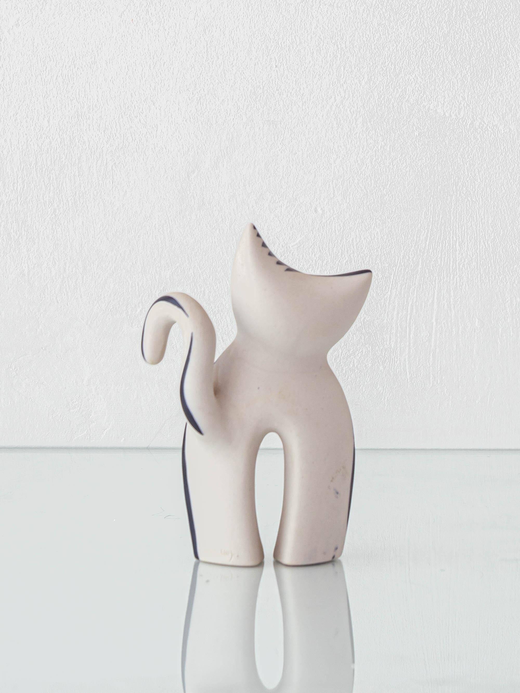 Cubist ceramic cat figurine in Spanish Picasso style by Otero Regal.