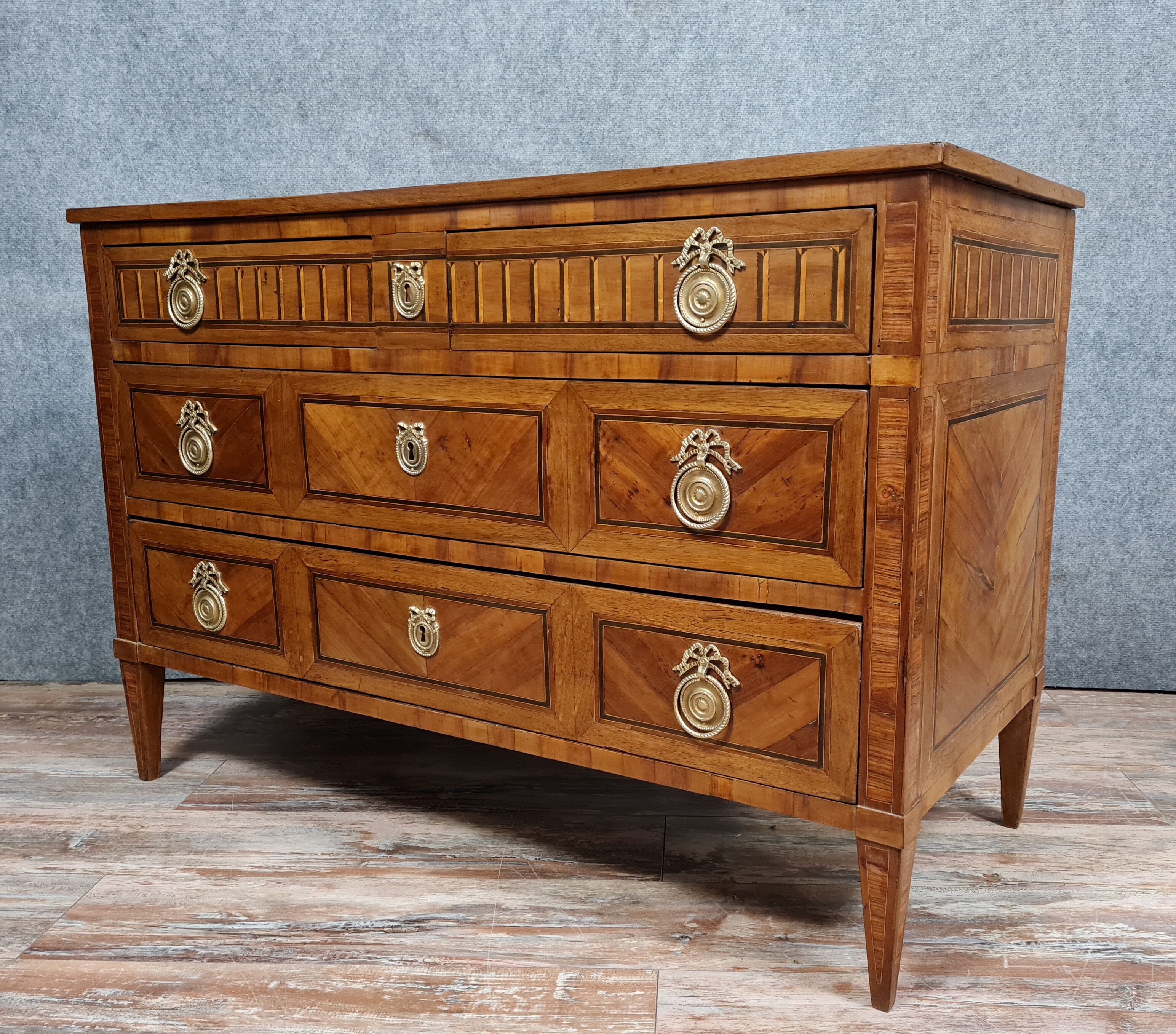 Commode Grenobloise Louis XVI era in precious wood marquetry around 1760-1780