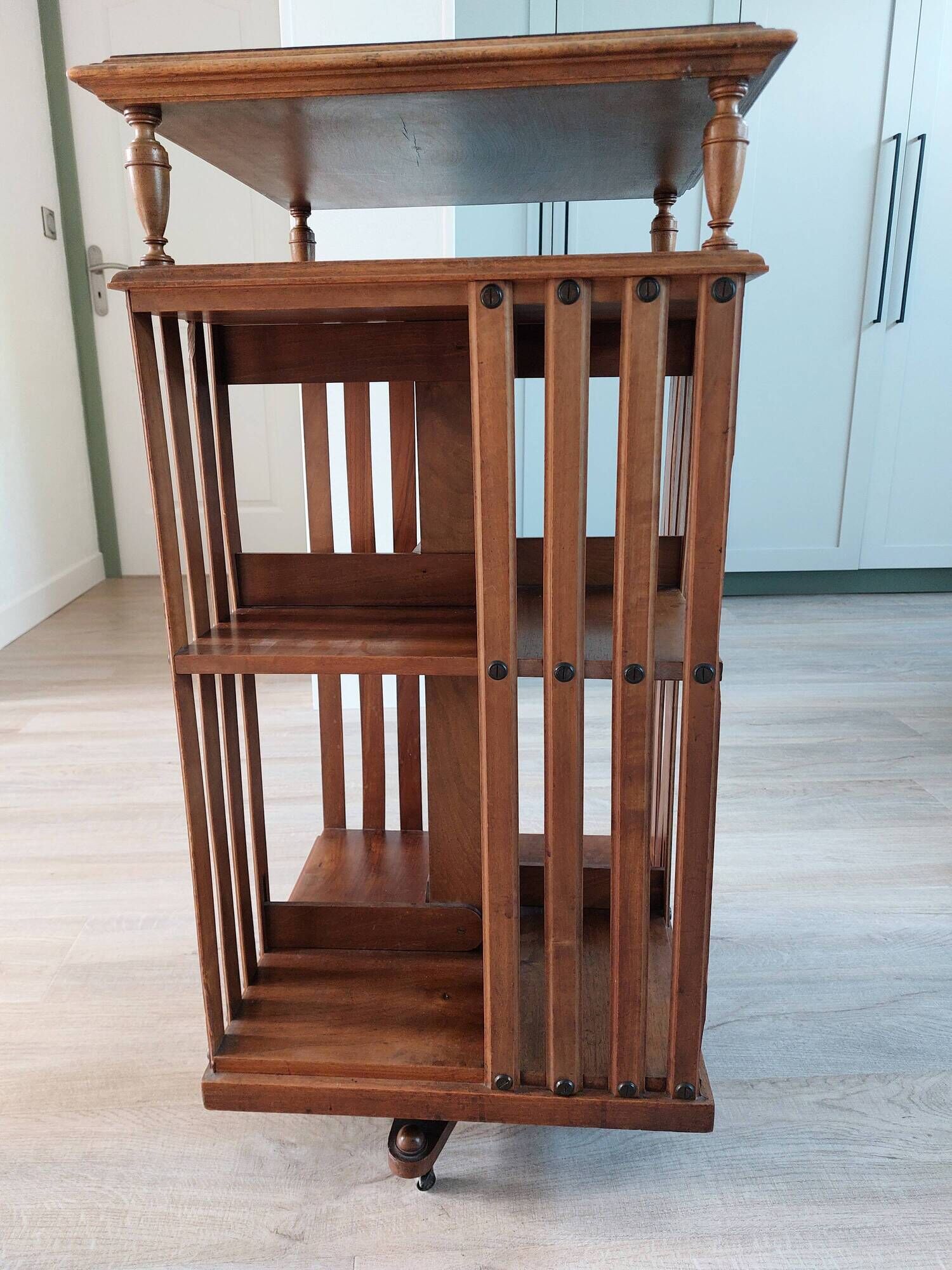 Rotating library terquem