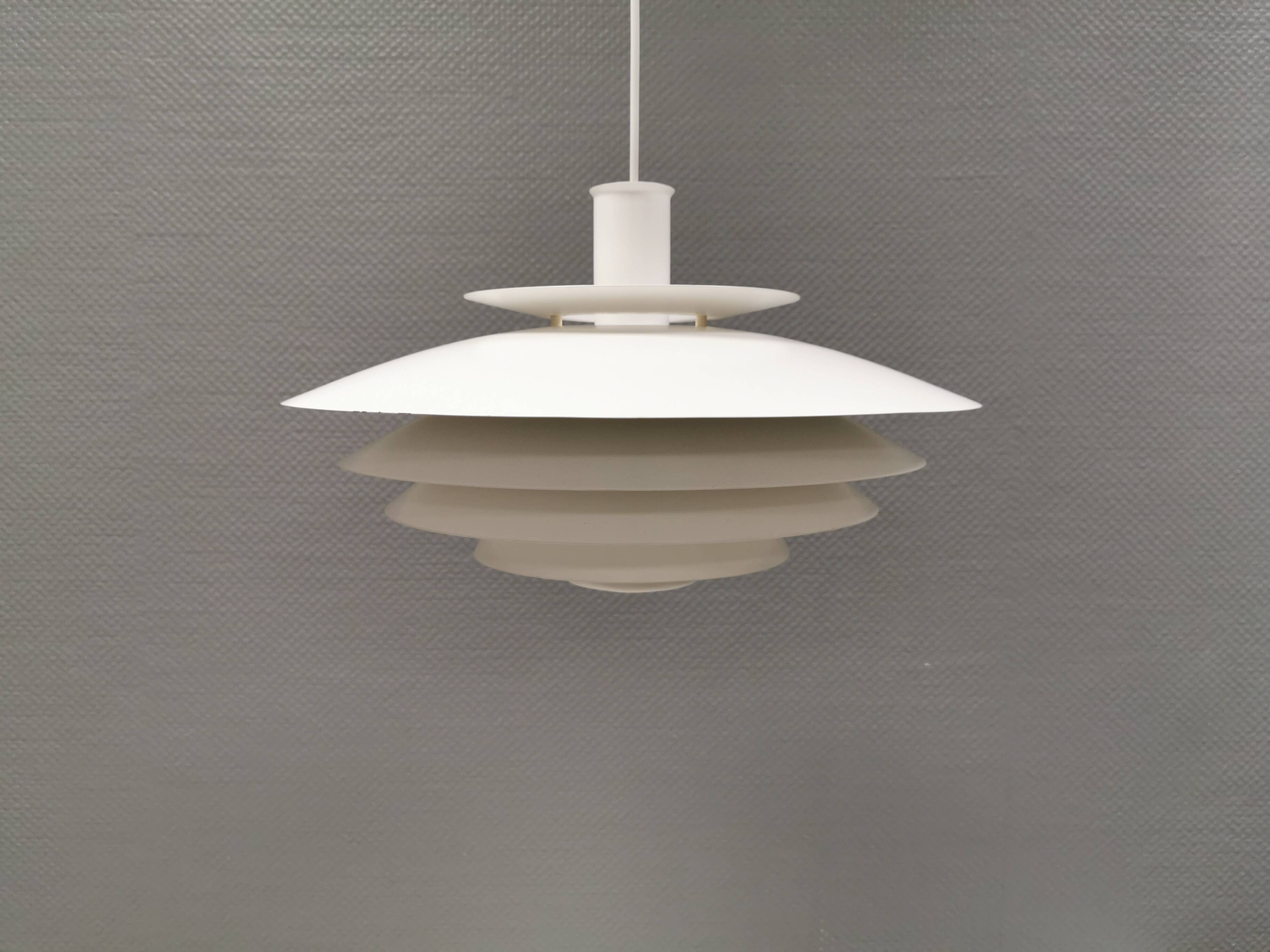 Large and beautiful hanging lamp from Danish Form-Light 1980s