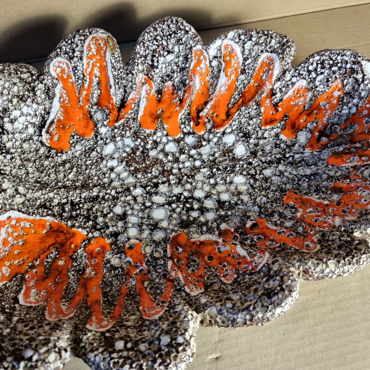 Large Vallauris leaf cutter in fat lava