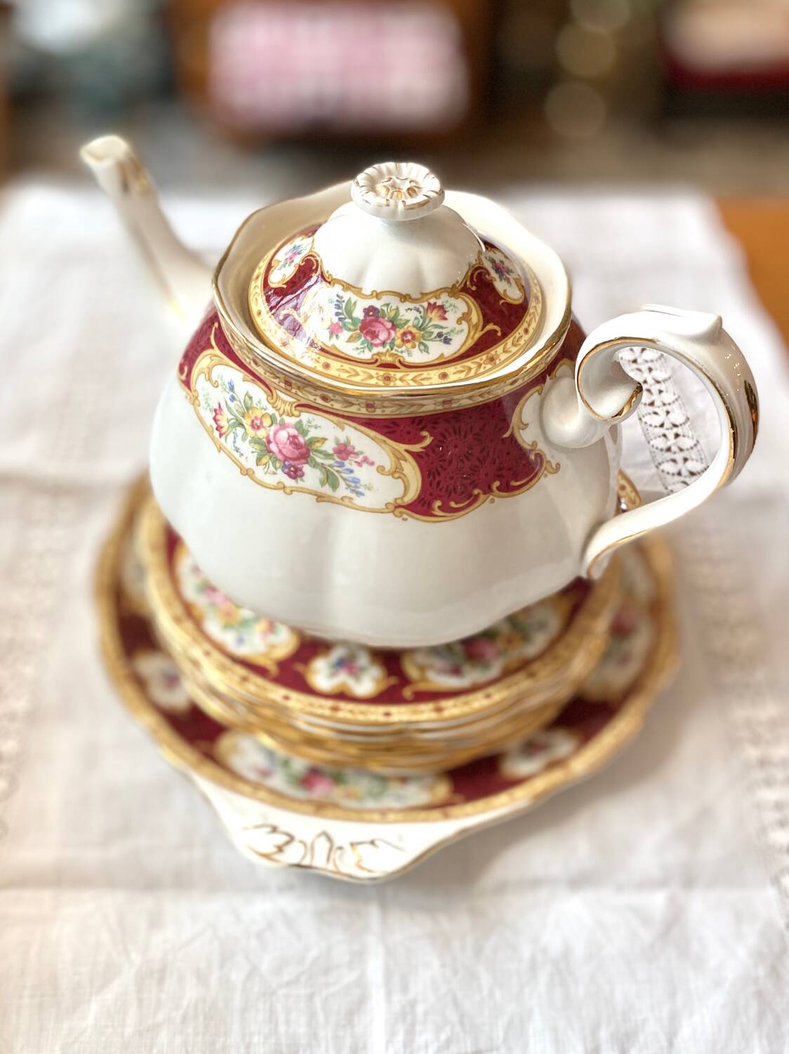 Small plates Royal Albert Lady Hamilton