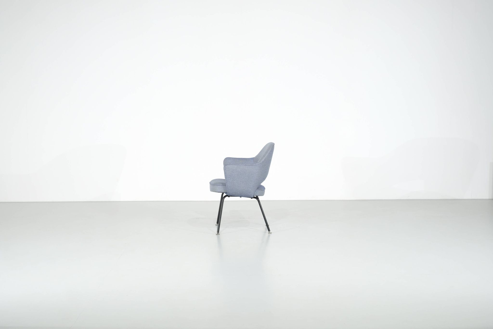 “Conference” armchair by Eero Saarinen produced by Knoll for IBM, USA 1957.