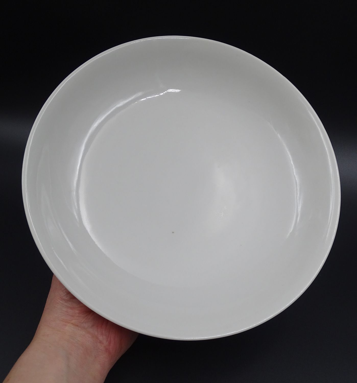 White porcelain dish, cut on foot, ideal for fruit or dessert! Around 1920-1930
