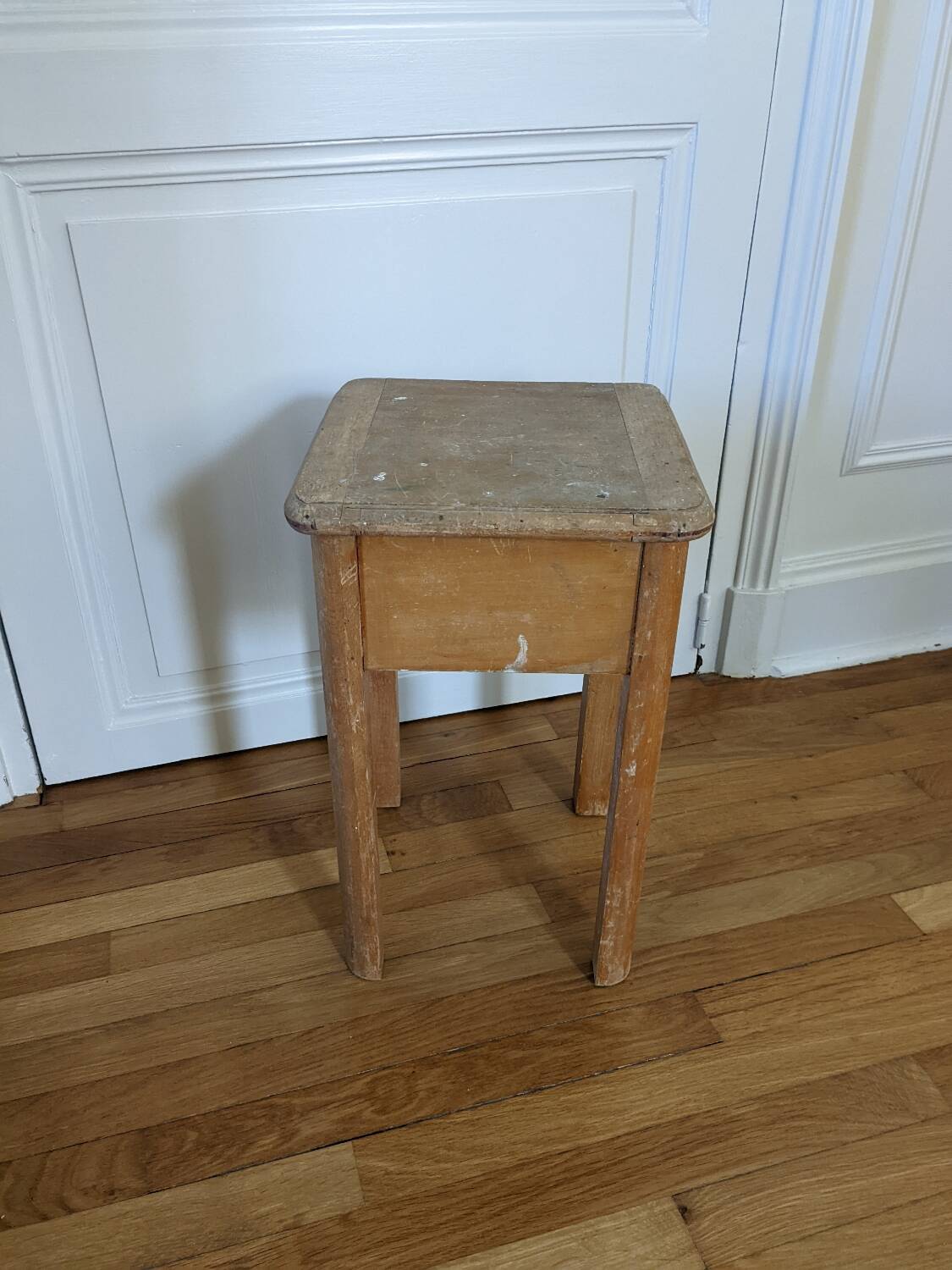 Painter's chest stool