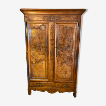 Armoire de mariage du pays Bressan en noyer et loupe de noyer datée 1850