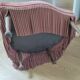 Fauteuil crapaud vintage rose poudré à franges