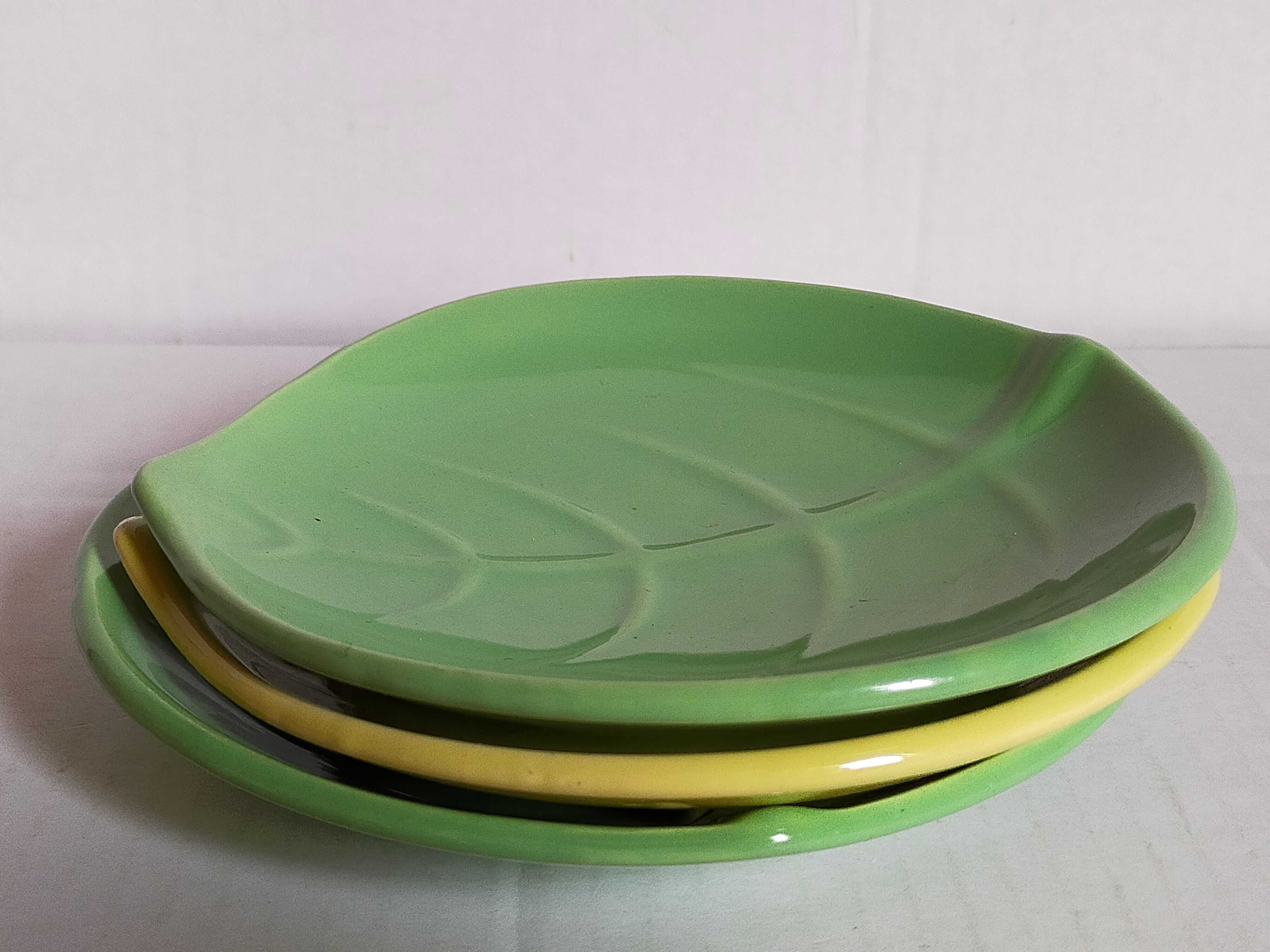 Three ceramic leaf cups 50s