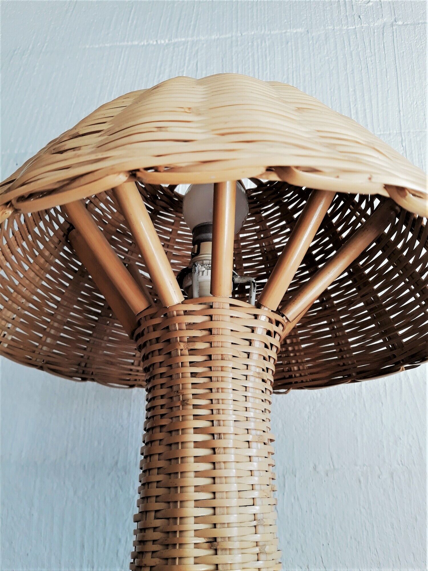 Rotin Lamp / Wicker Bedside Lamp / Mushroom-shaped Lamp / Bamboo / Vintage 1960 / Mid-Century