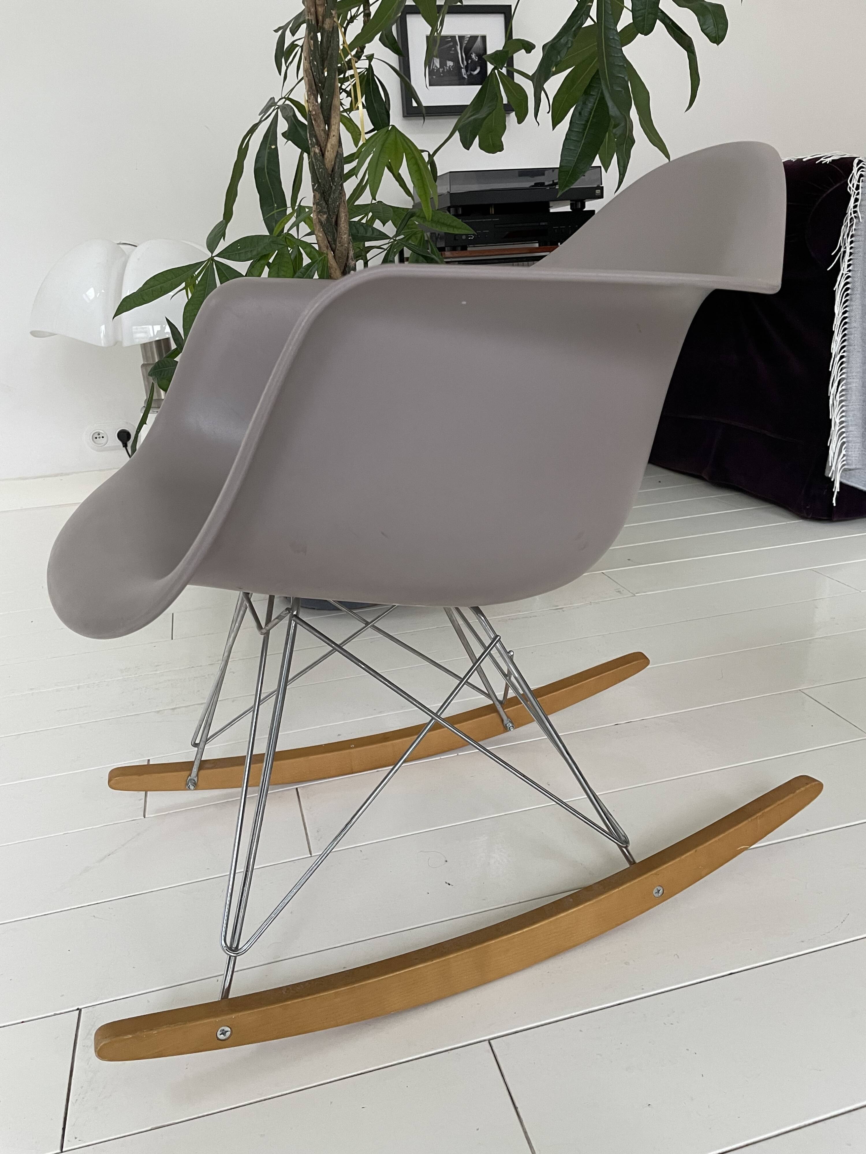 Rocking chair by Charles & Ray Eames Vitra edition