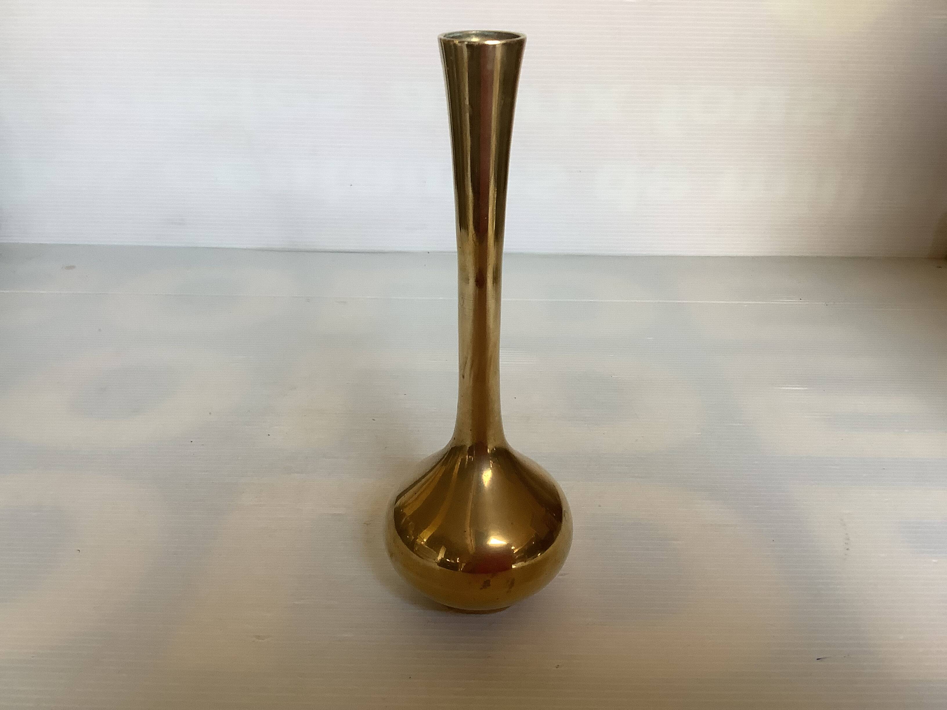 Vase soliflore en laiton