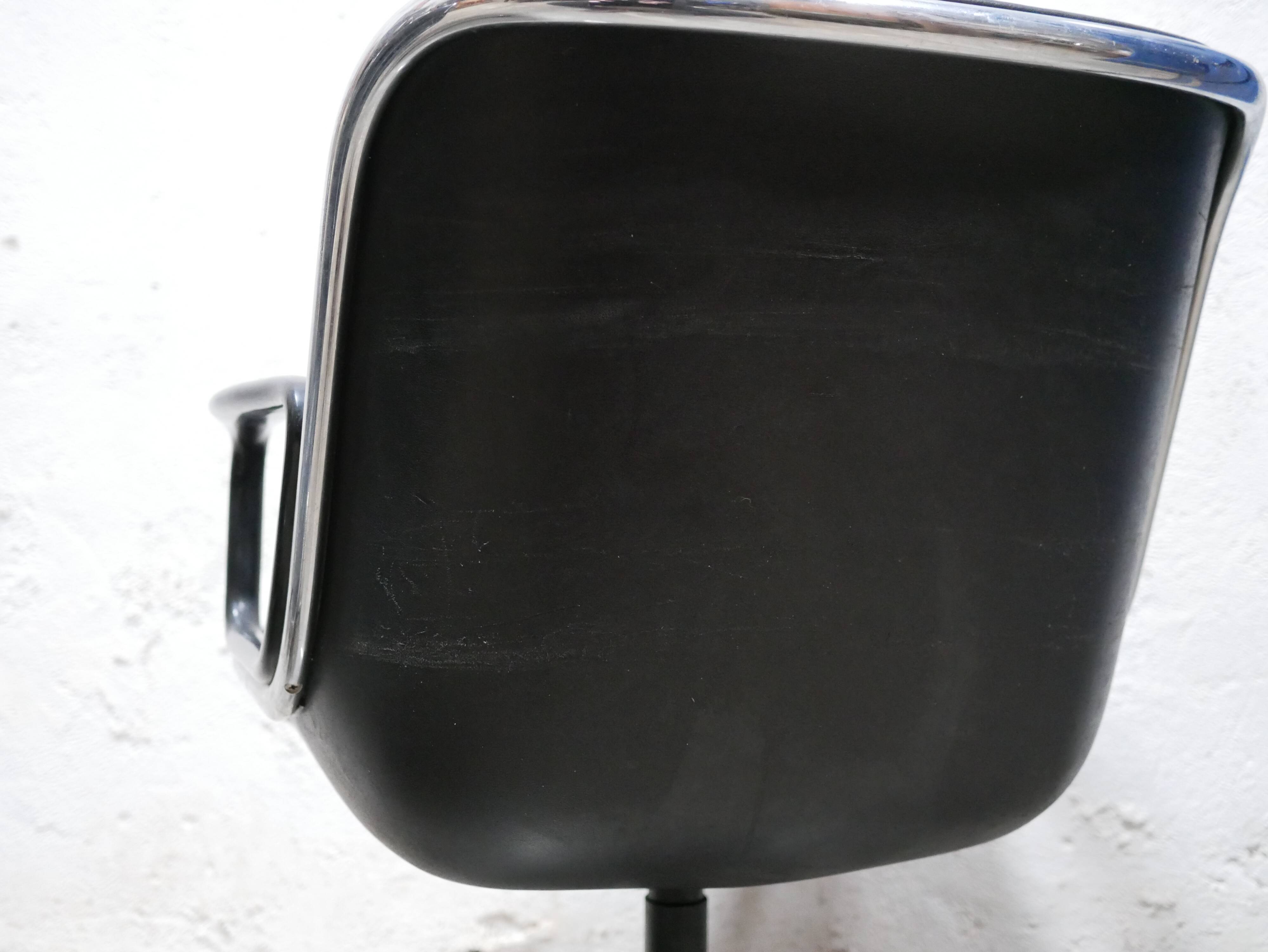 Black leather armchair by Charles Pollock for Knoll International