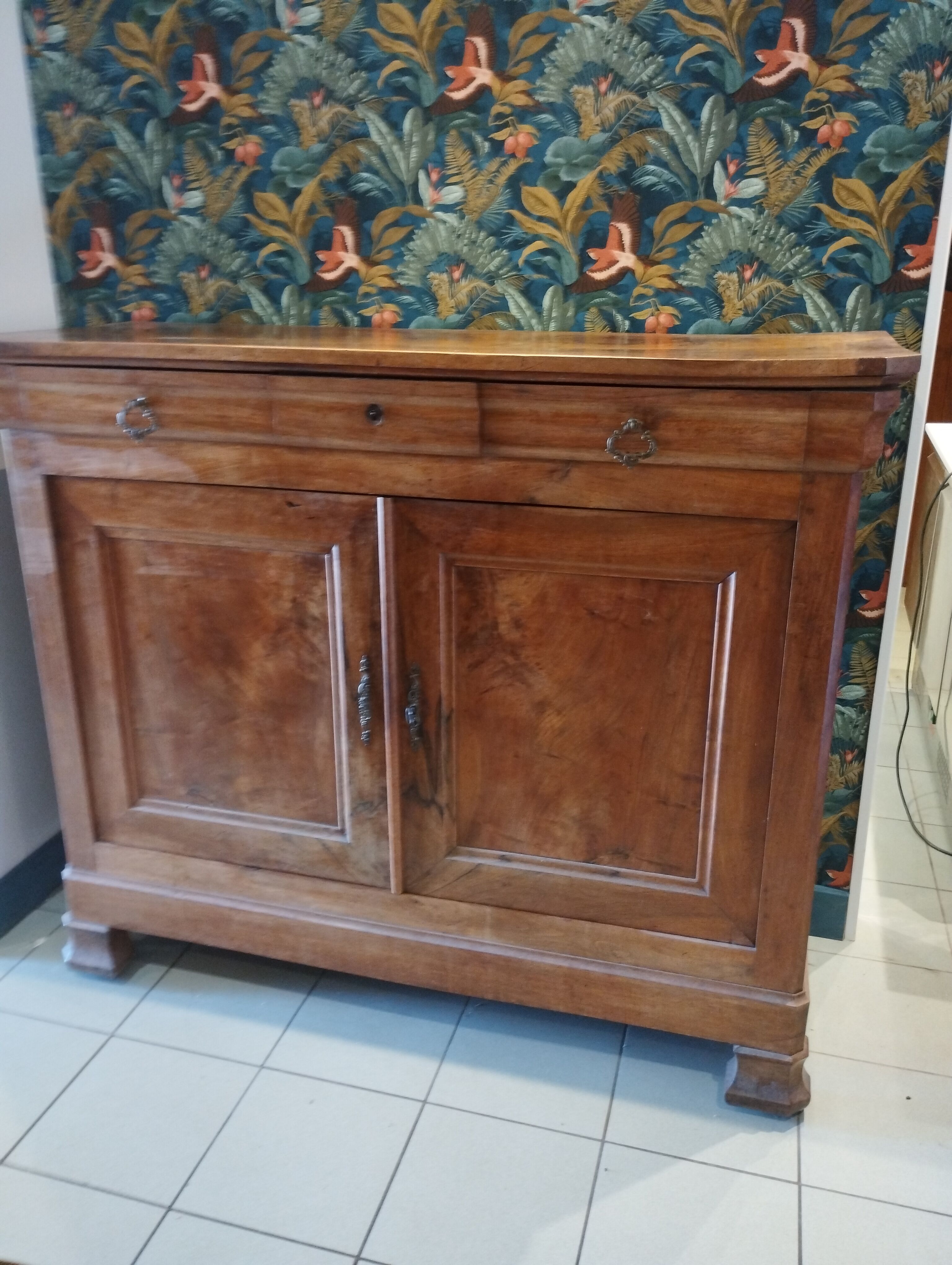 Buffet en noyer massif