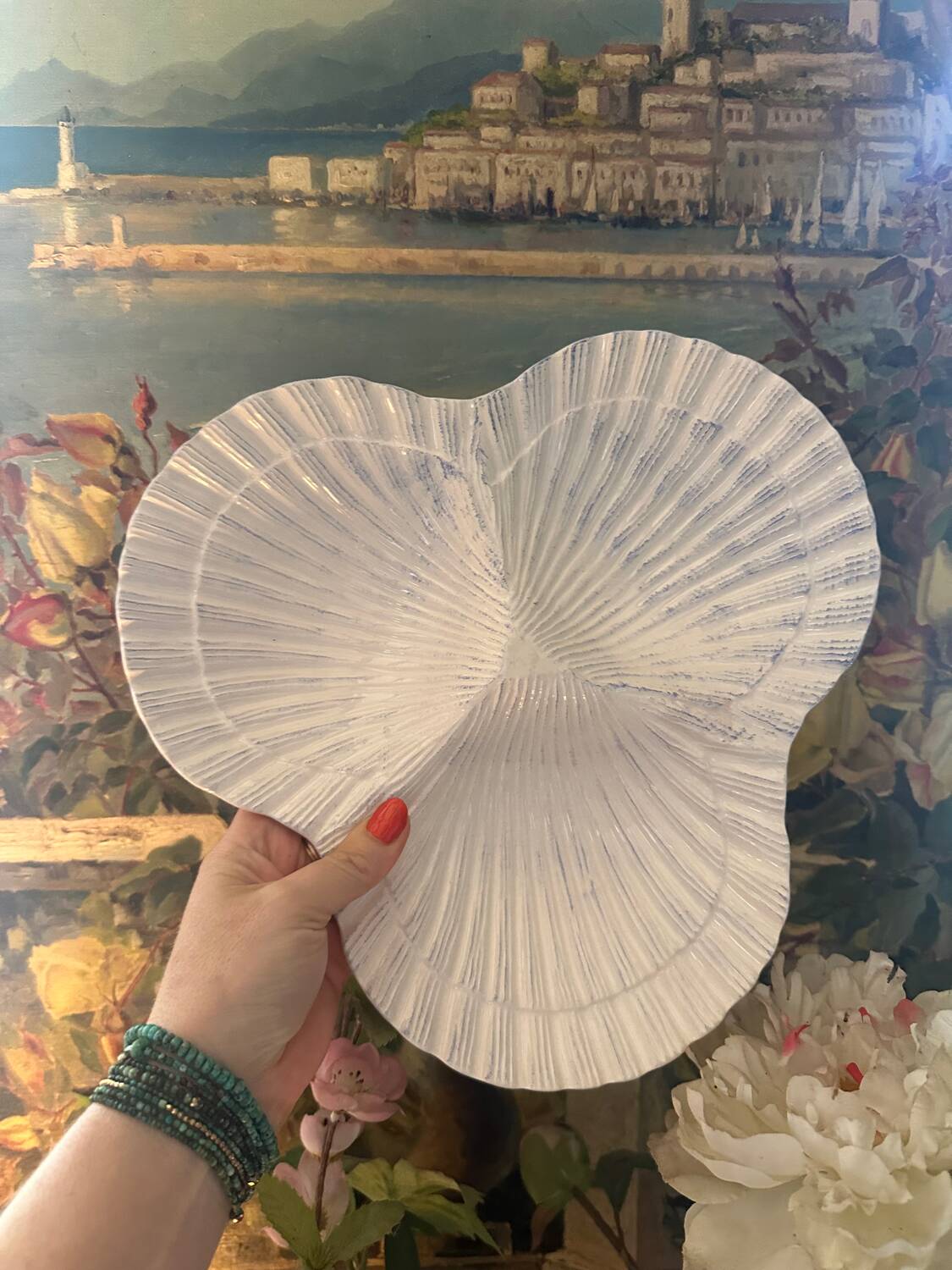 Apertif shell barbotine plate