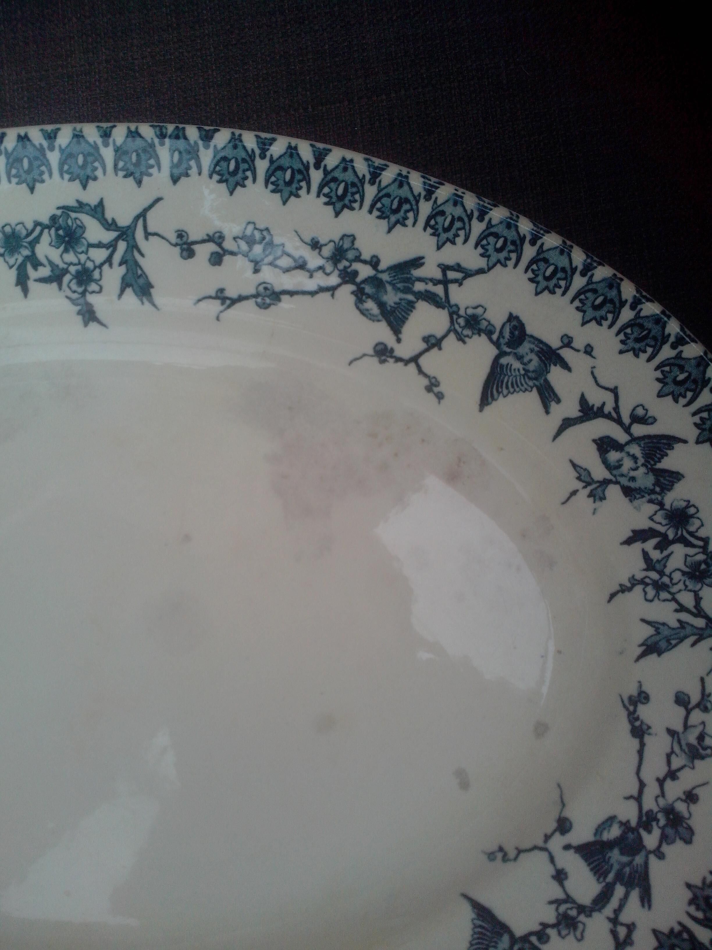 Flat oval earthenware of Choisy the King