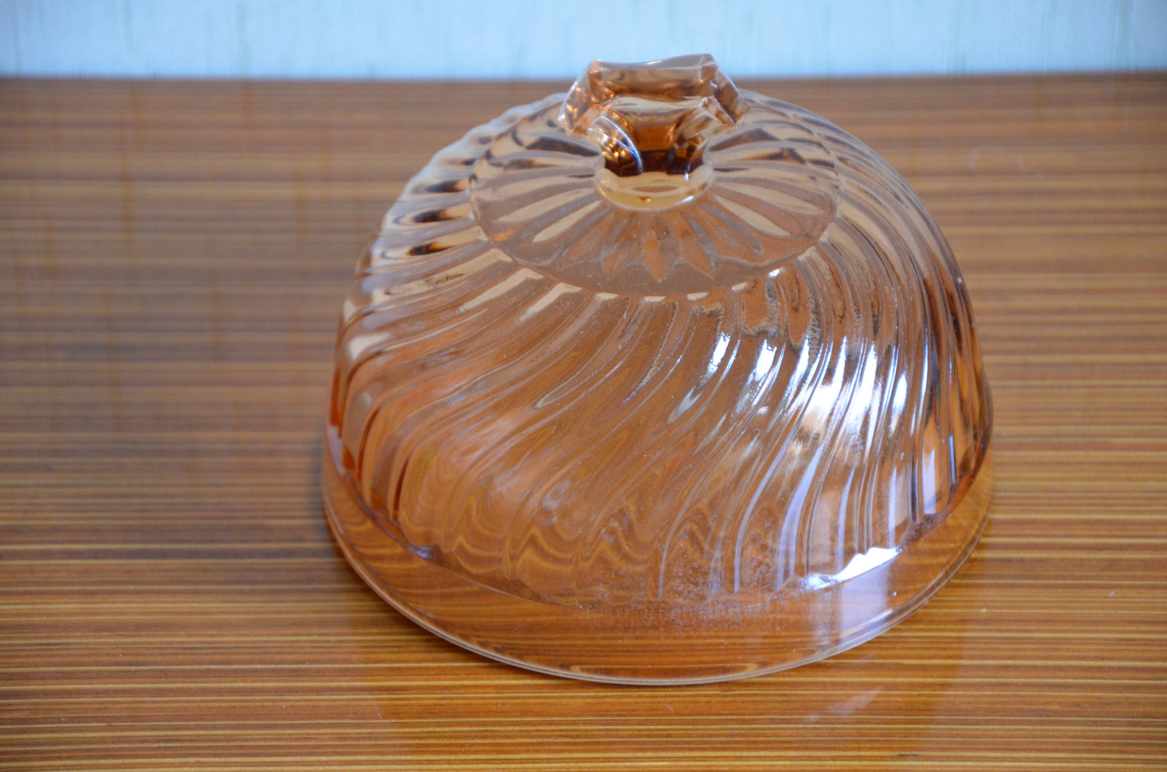 Cloche en verre rose