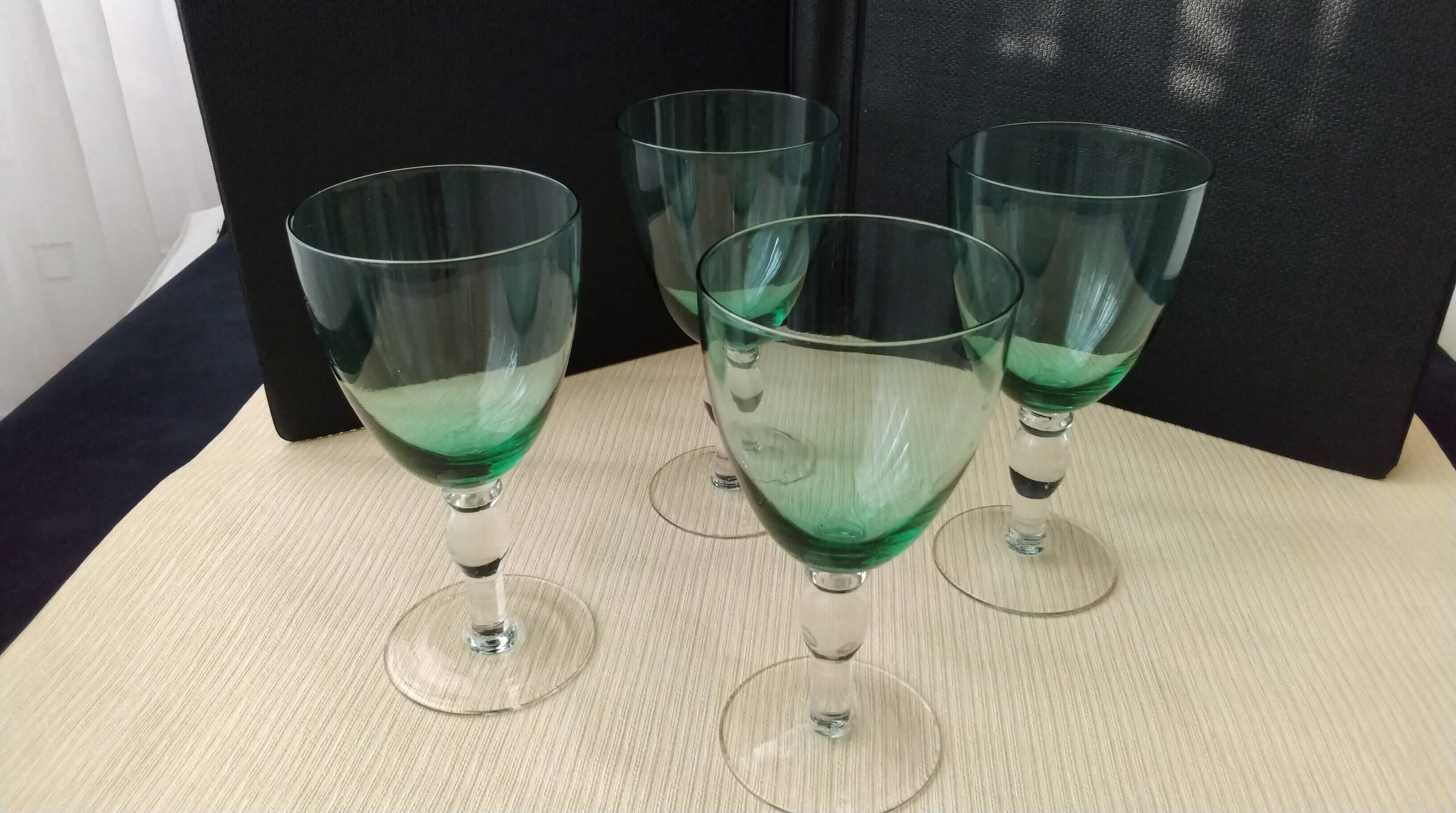 4 Water glasses or large wine glasses in green glass