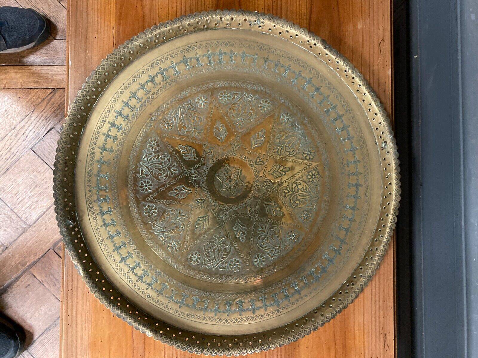 Oriental tea tray in brass or copper, pretty 20th century filigree work