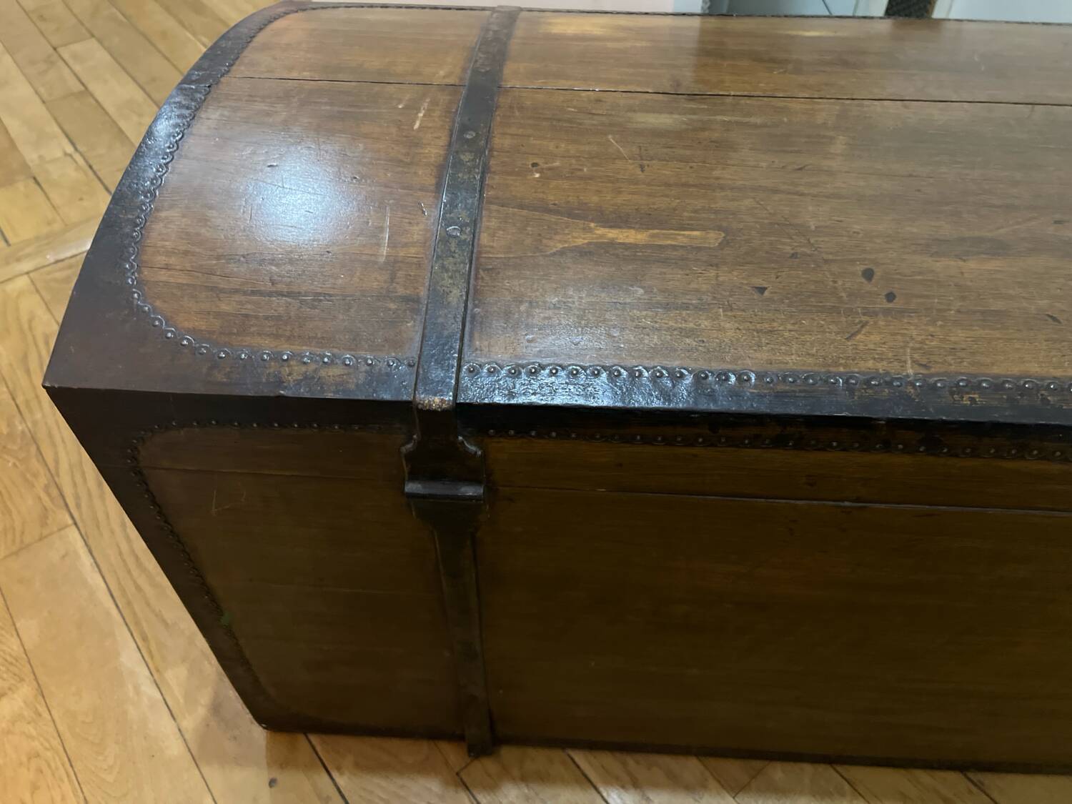 Vieille malle en bois