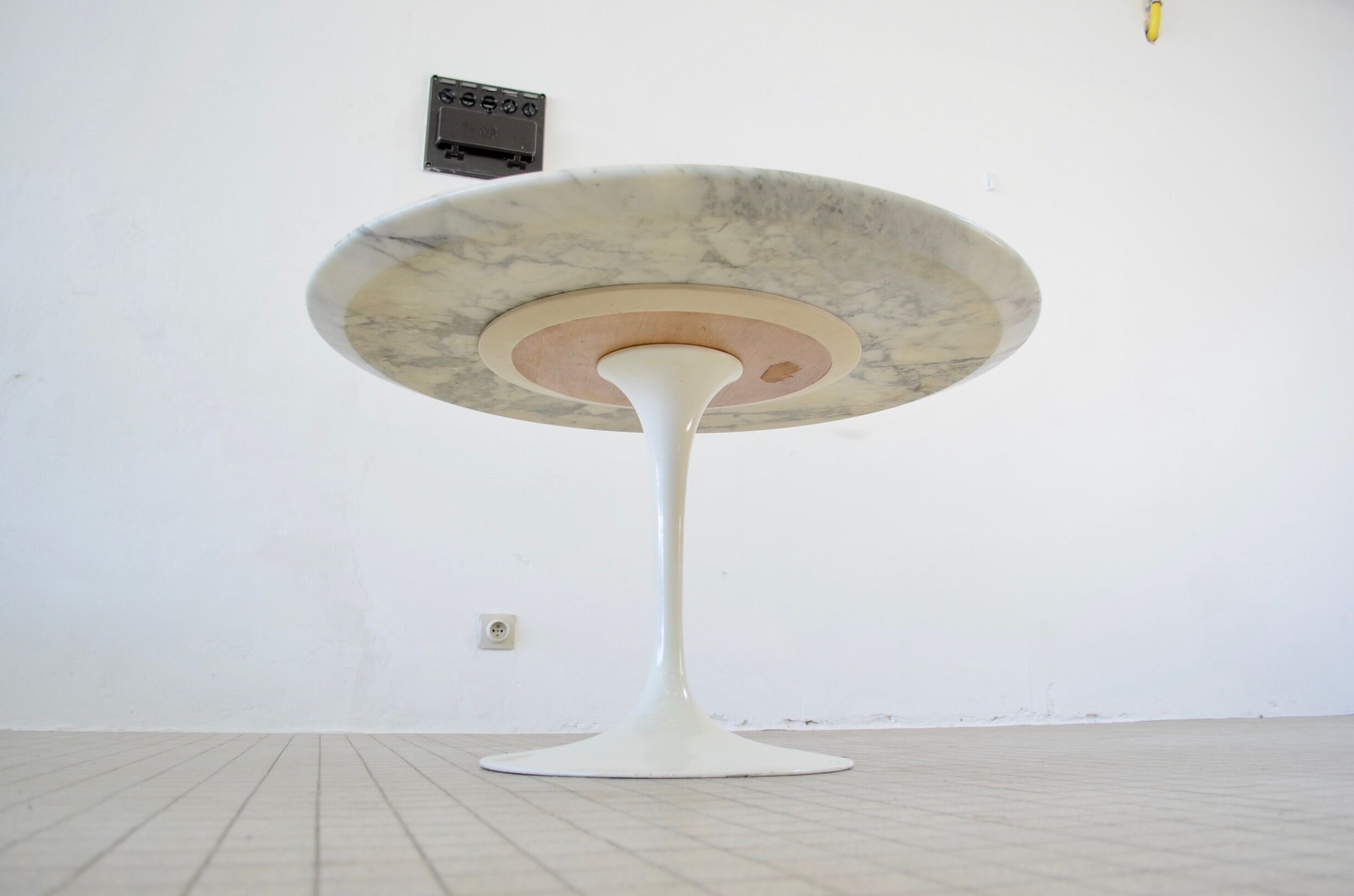 Tulip coffee table by Eero Saarinen for Knoll from the 1960