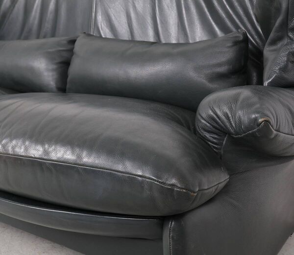 Canapé en cuir avec pouf par Vico Magistretti pour Cassina, années 1980, lot de 2