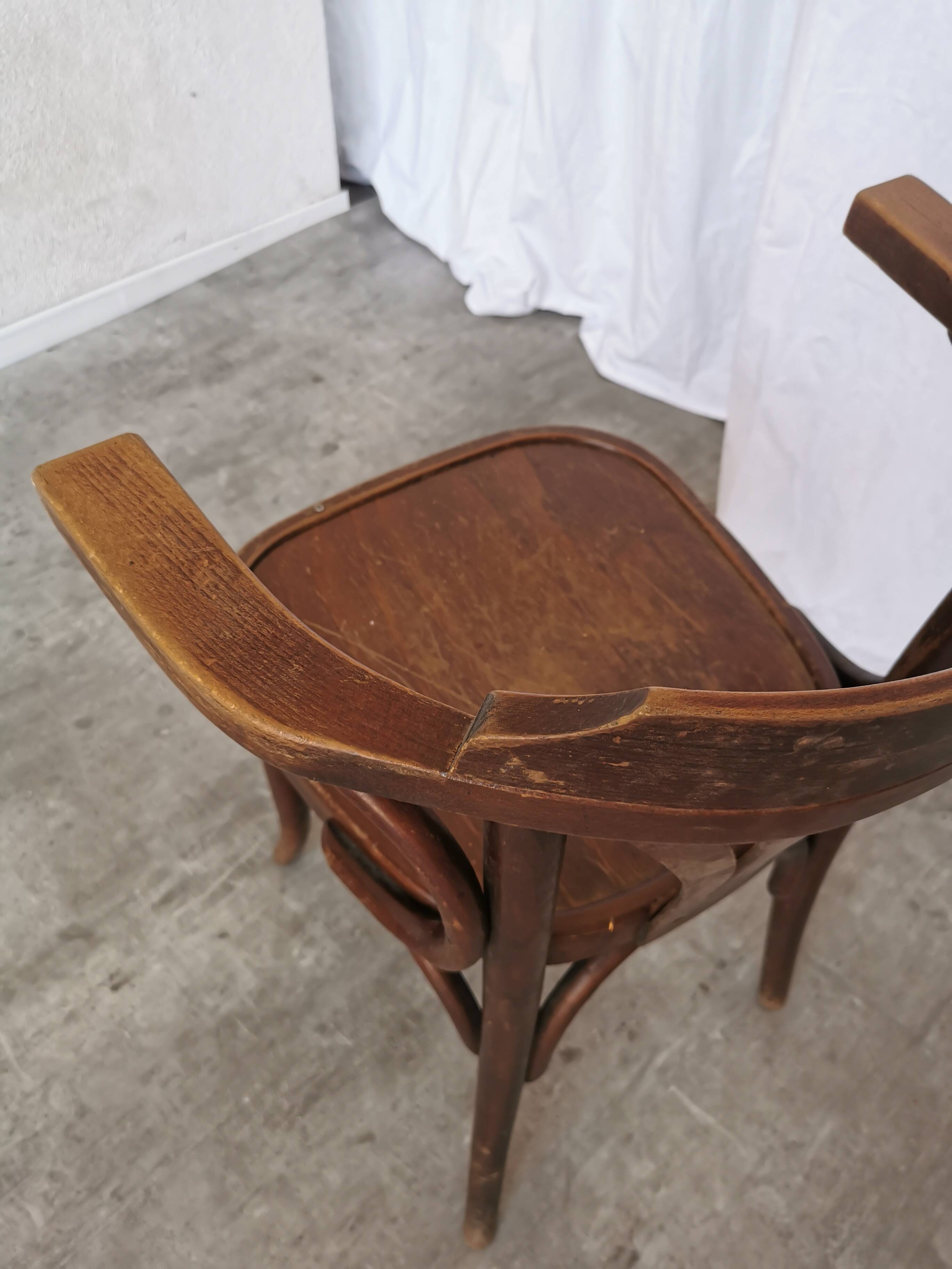 Chaise de salle à manger vintage en bois courbé : fauteuil style Thonet du milieu du siècle
