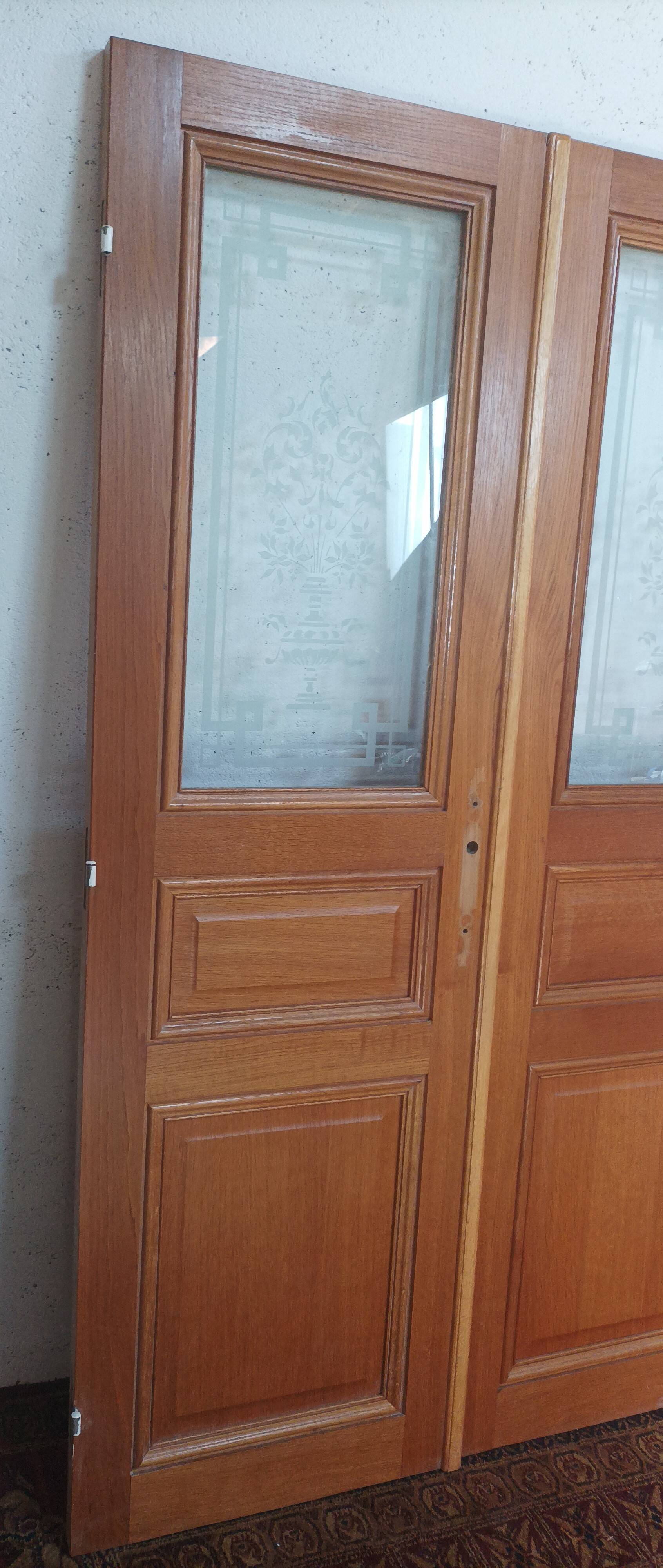 Double glass door in blond oak