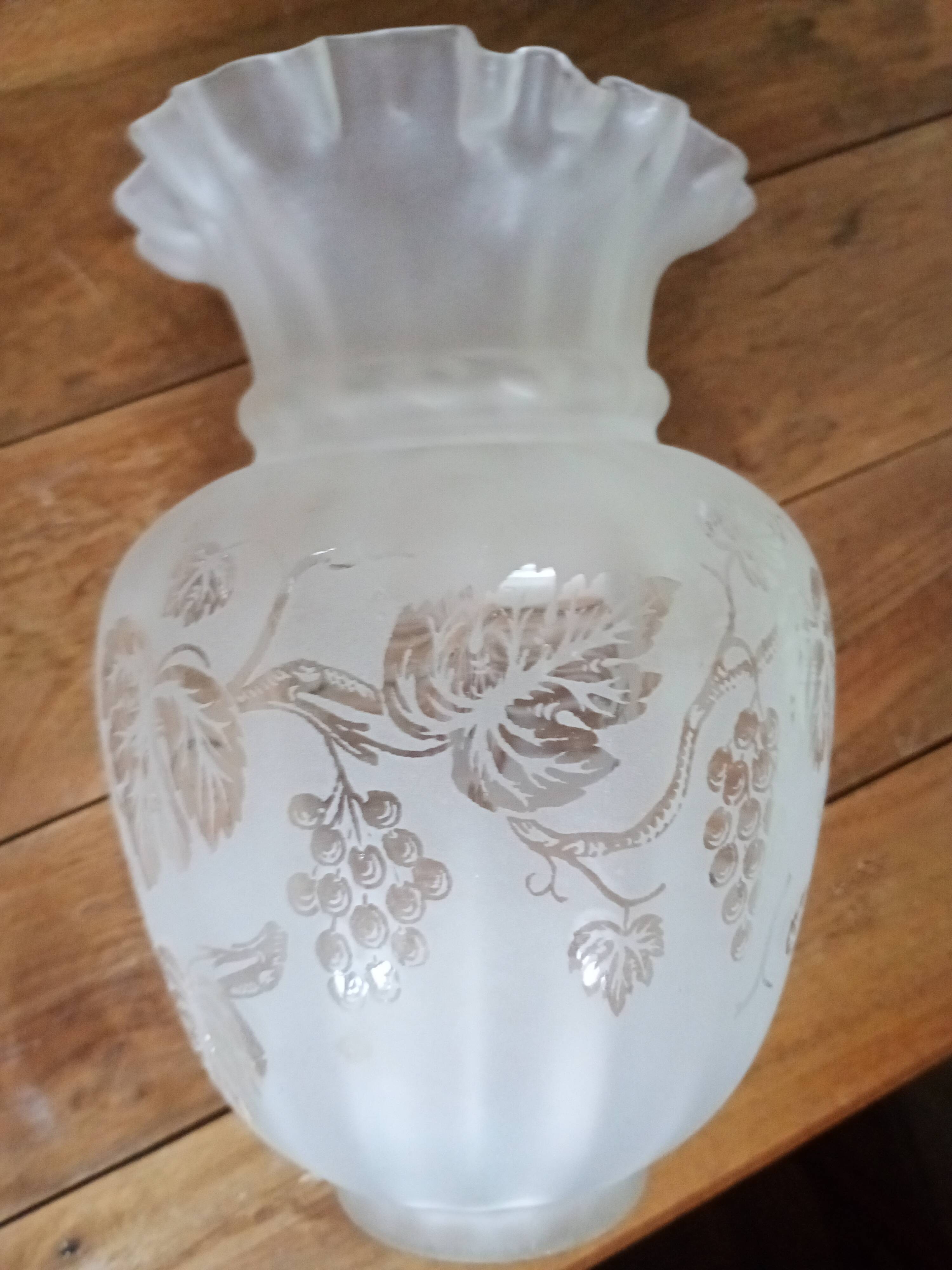 Oil lamp globe - Vine and grape frieze - frosted, sandblasted glass