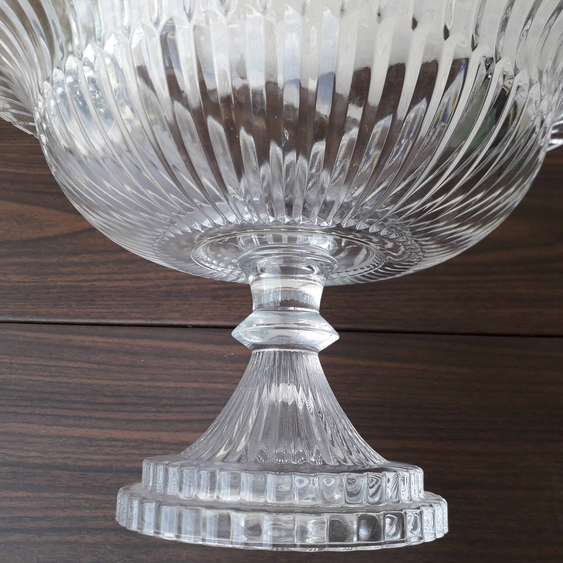 Glass fruit bowl