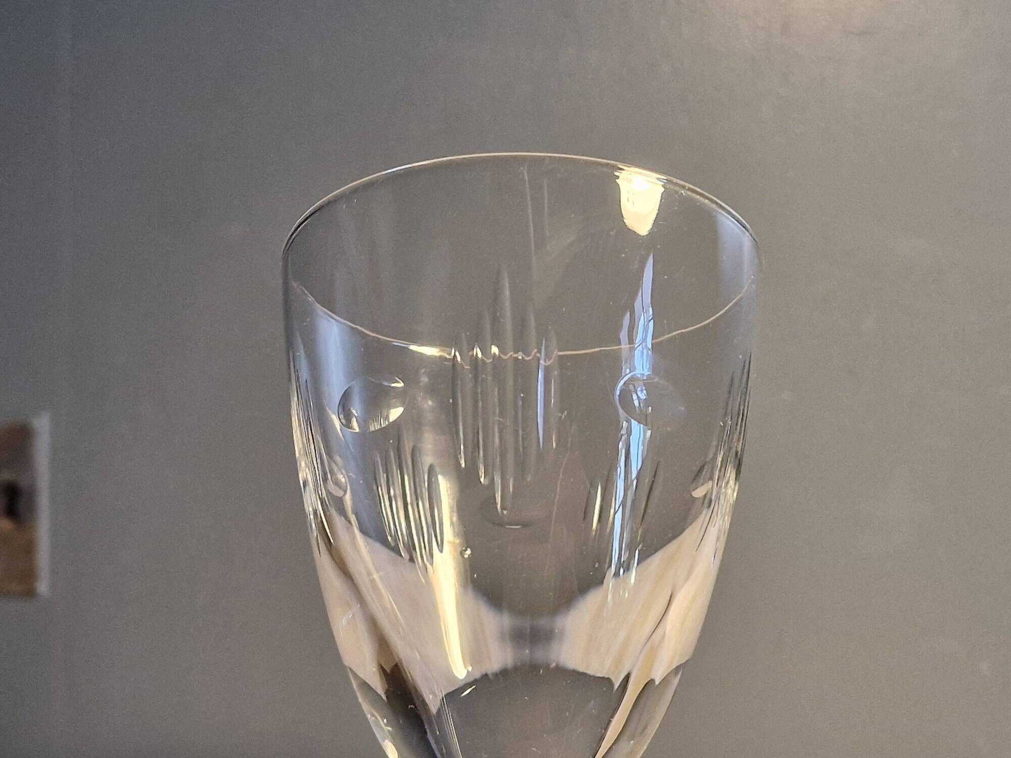 12 glasses - 6 water - 6 wine - Small carved decoration - Period 1900