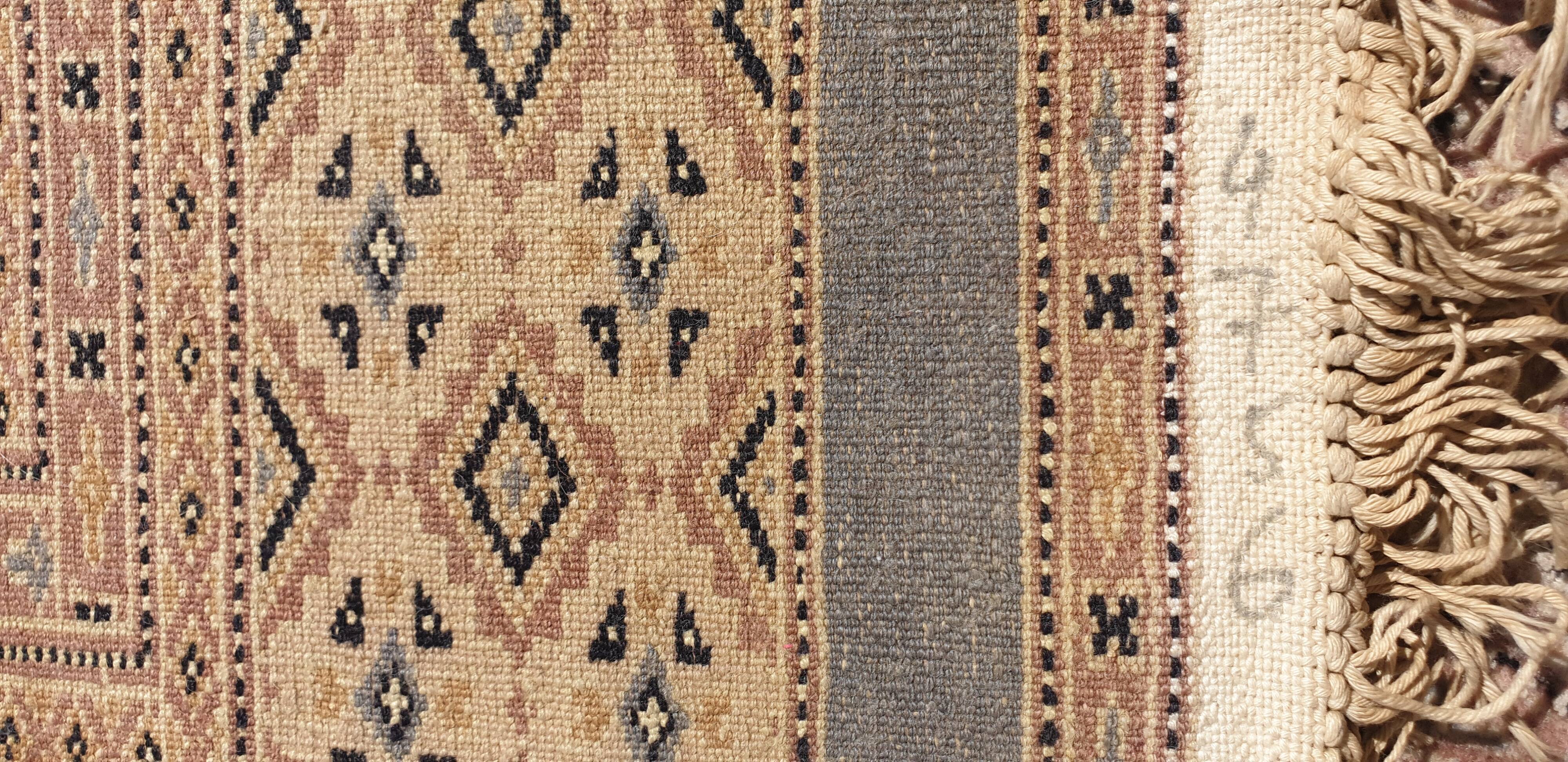 Oriental carpet wool of self  200x300cm