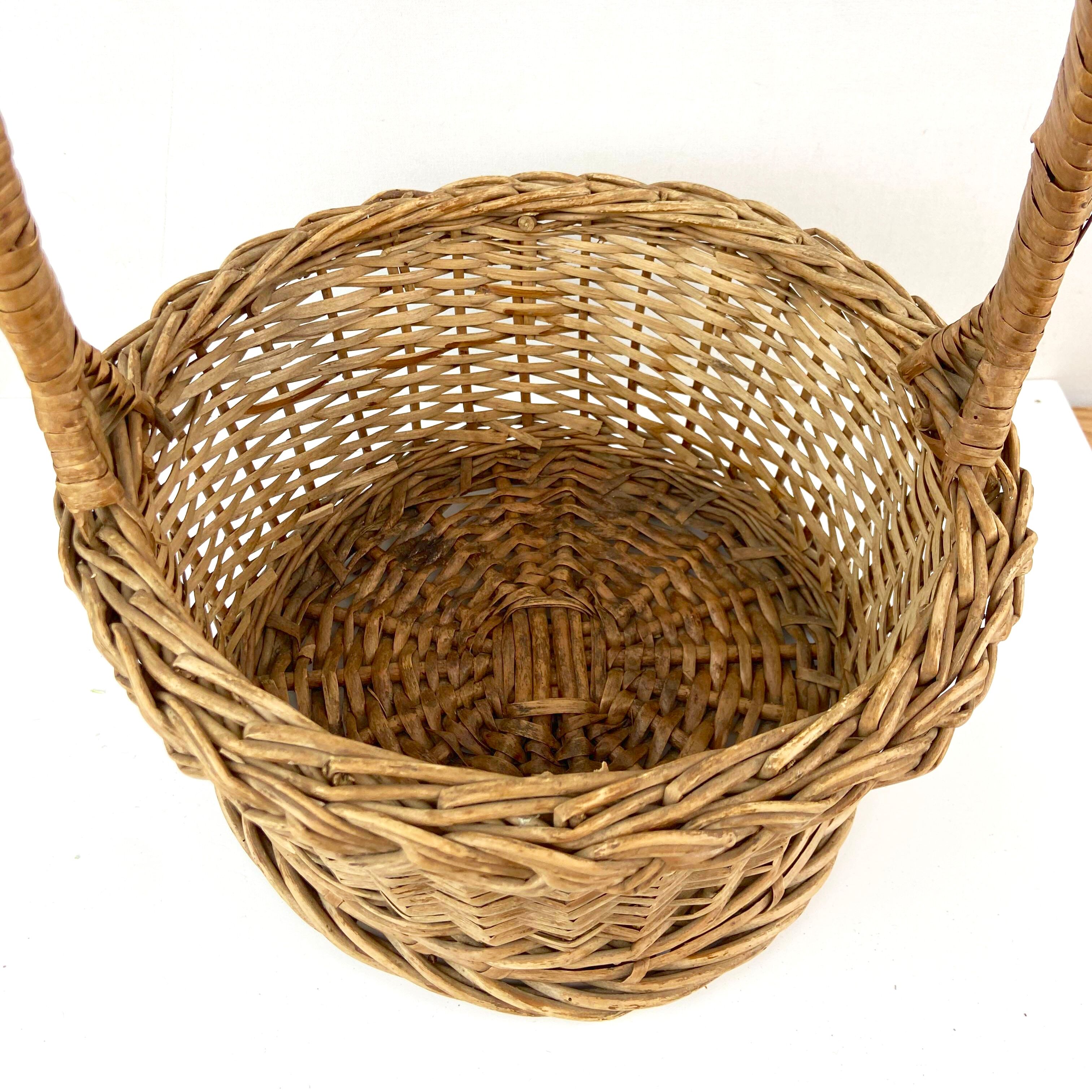 Old round braided basket - Diameter 29 cm