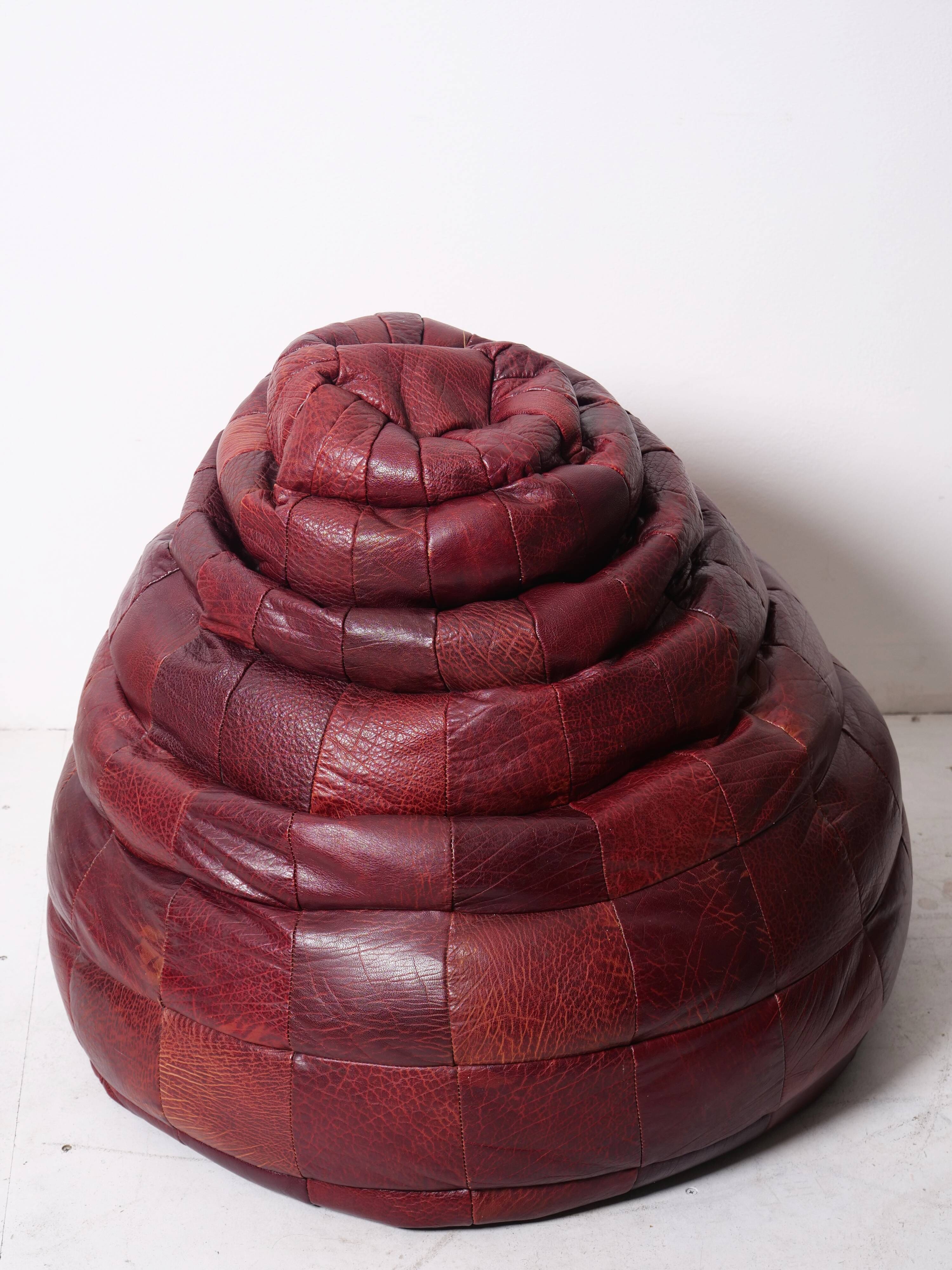 Pouf patchwork of red leather vintage burgundy 1970