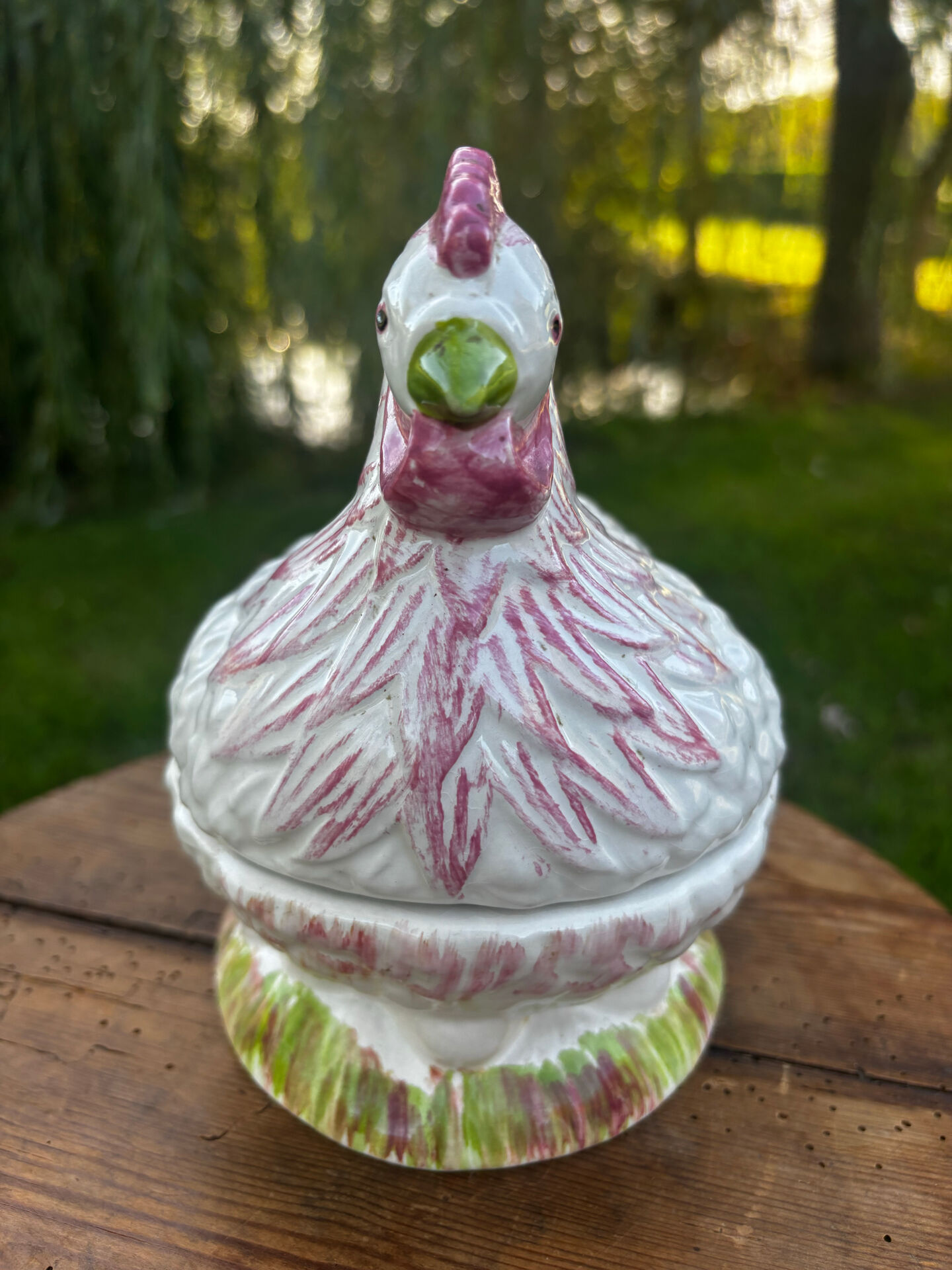 Superbe terrine en barbotine zoomorphe poule Caugant