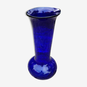 Vase en verre bleu