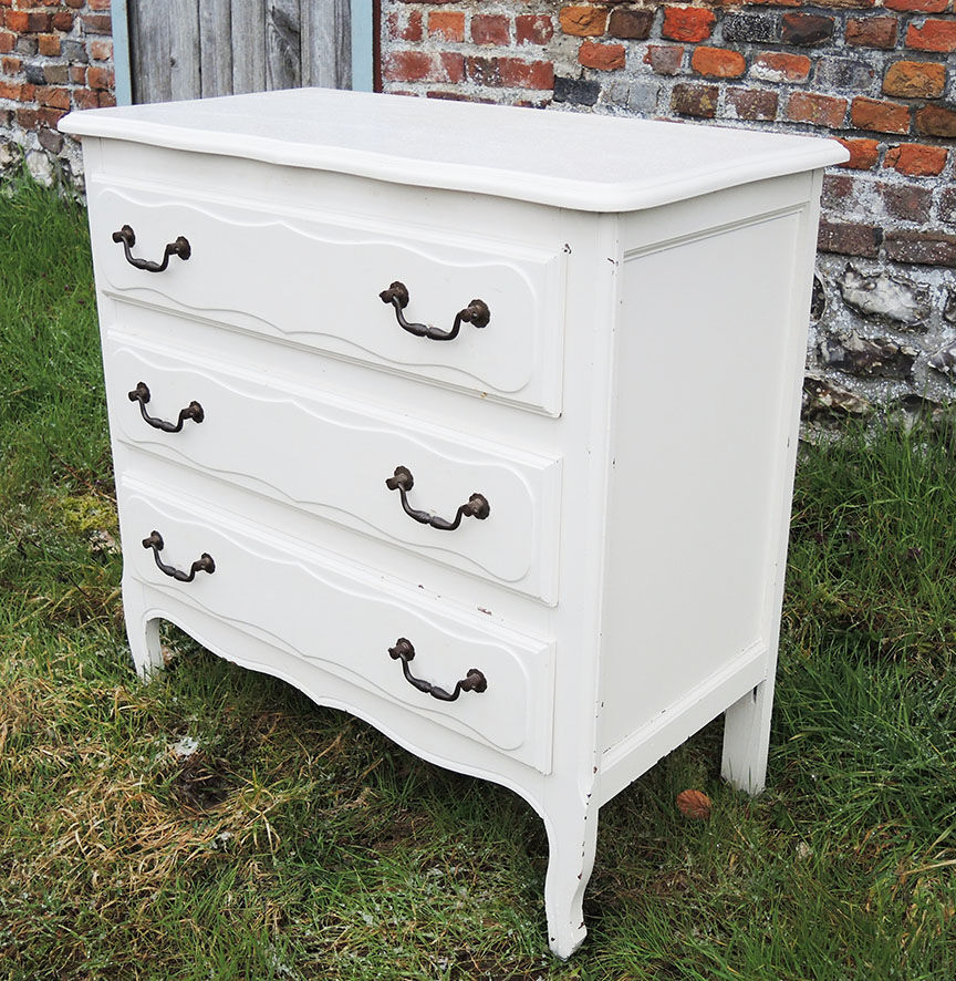 Old chest of drawers in white wood